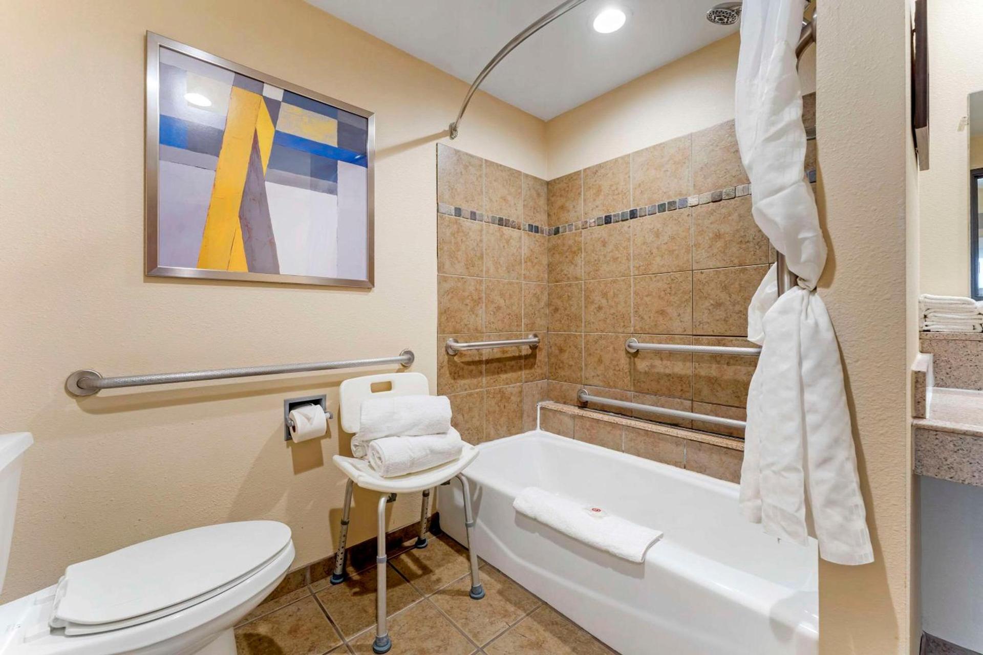 Comfort Suites Monaca photo 10