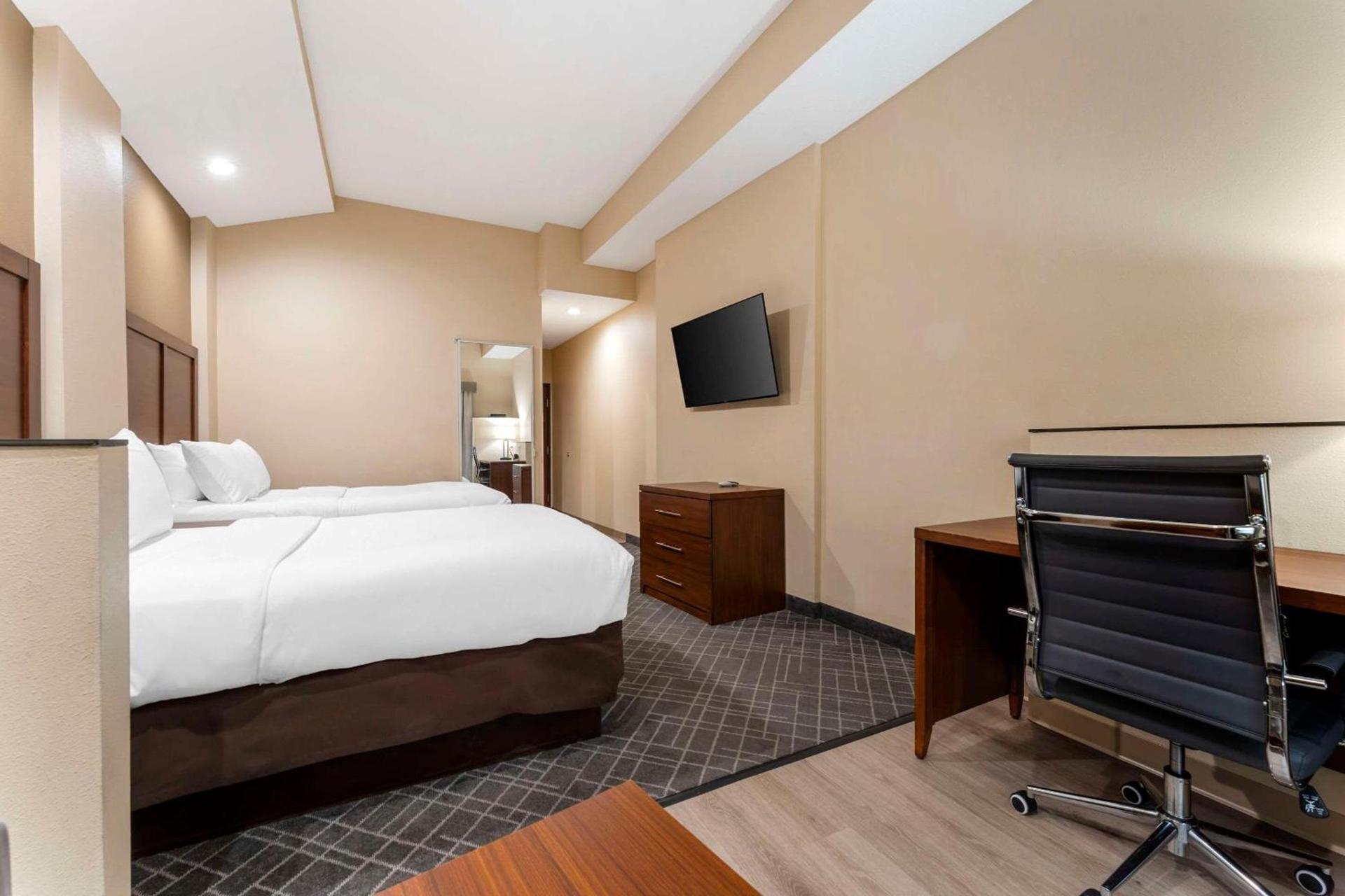 Comfort Suites Monaca photo 28