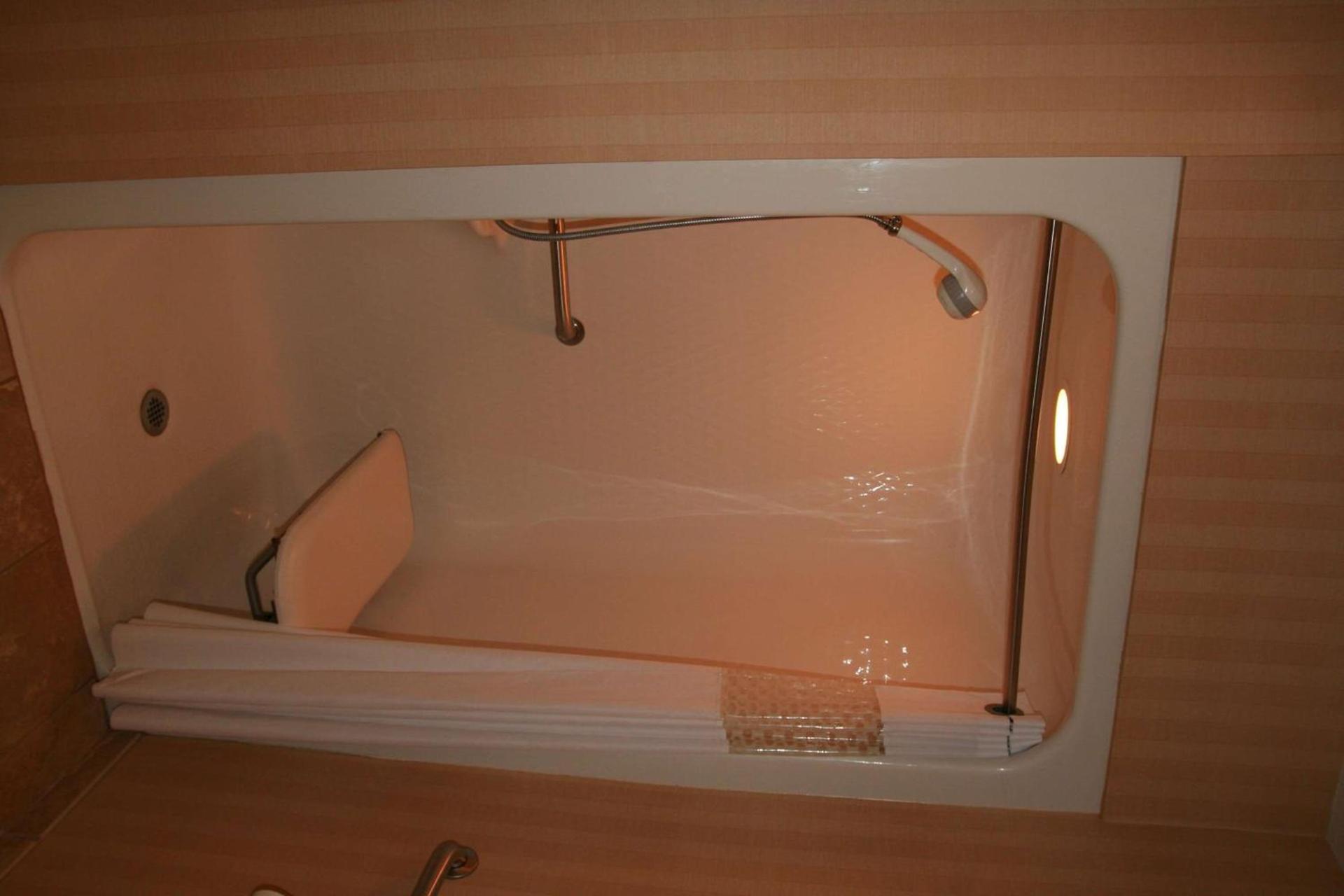 Hampton Inn Clarksville photo 17