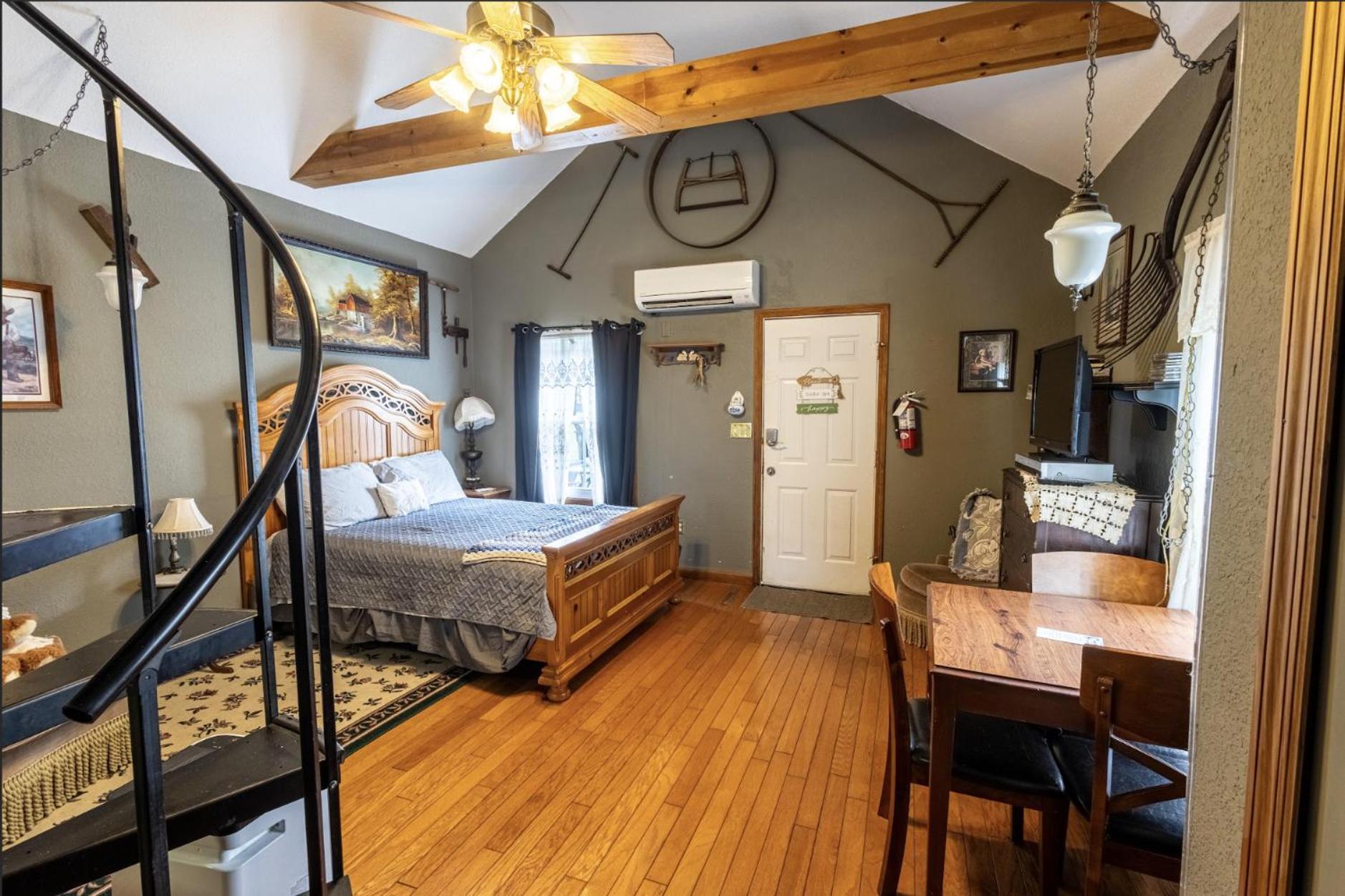 The Alling House photo 35