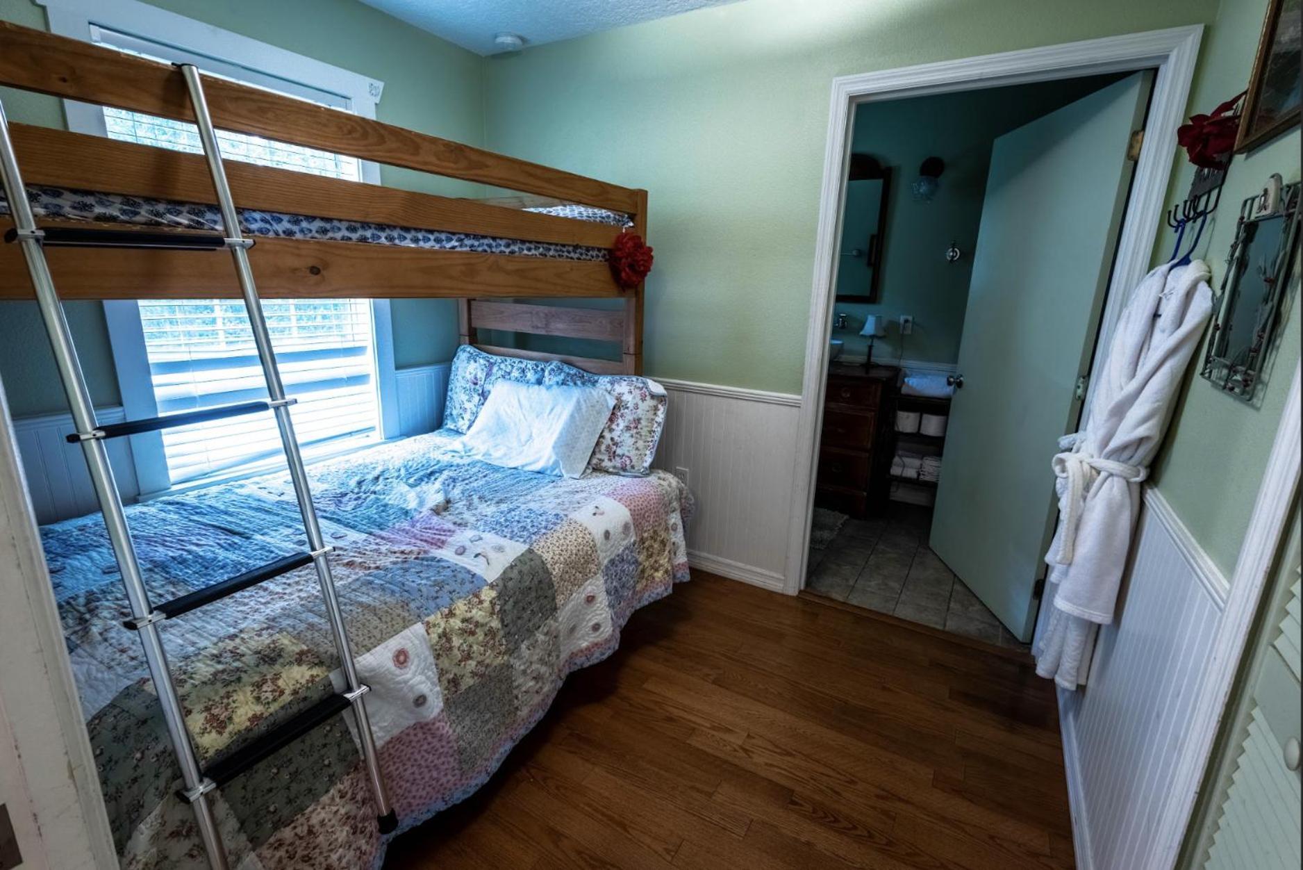 The Alling House photo 24