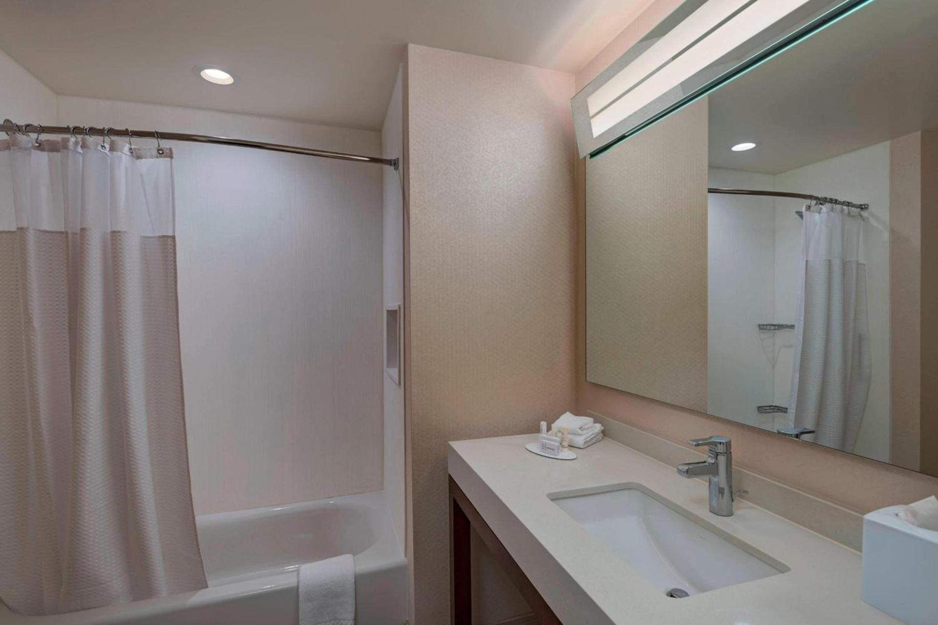 Courtyard by Marriott Houston Sugar Land/Lake Pointe photo 20