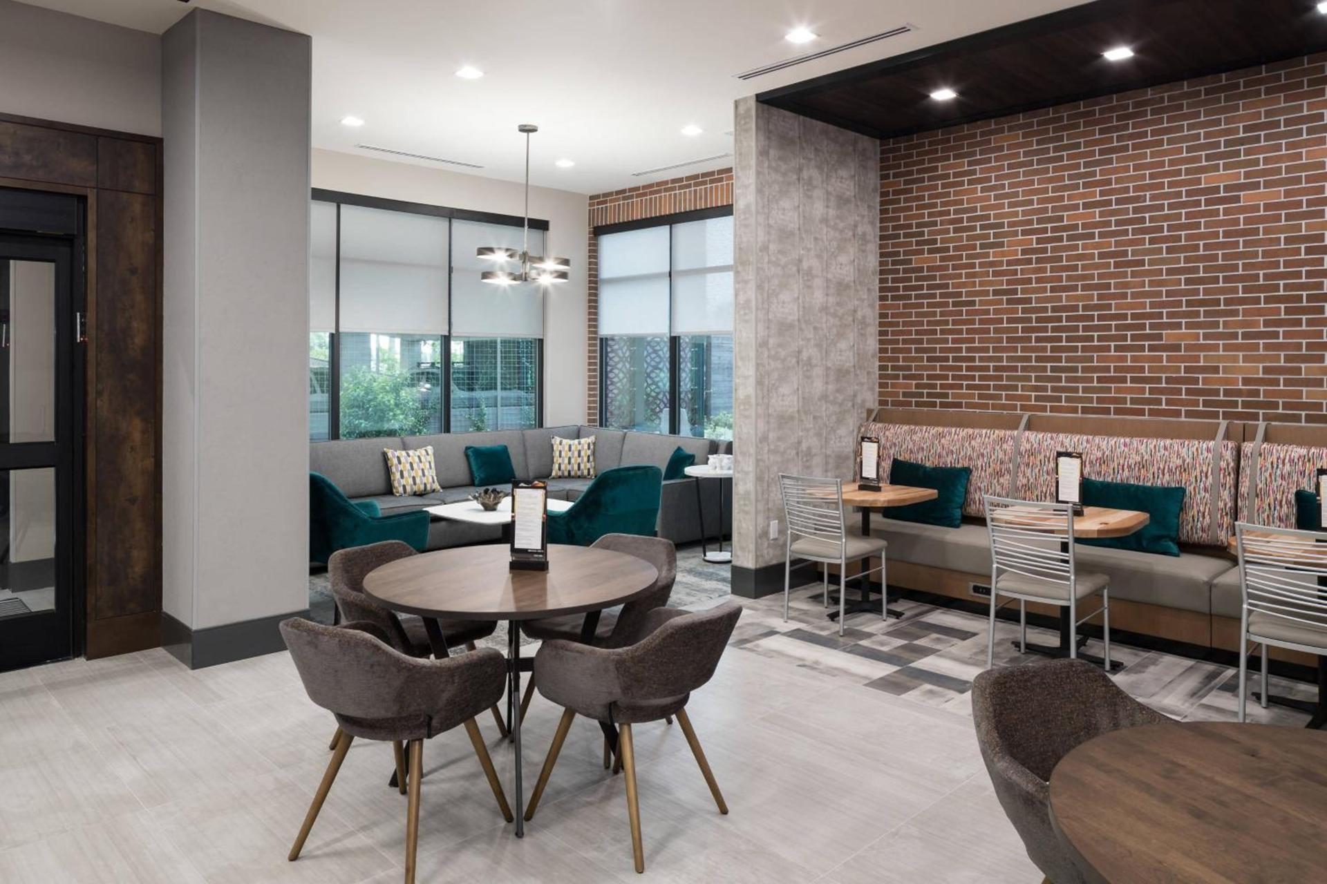 Courtyard by Marriott Houston Heights/I-10 photo 5