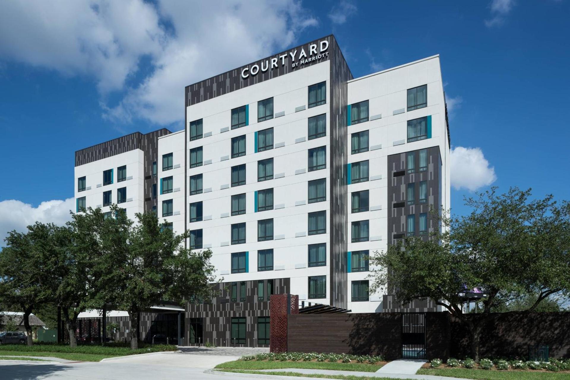 Courtyard by Marriott Houston Heights/I-10 photo 2