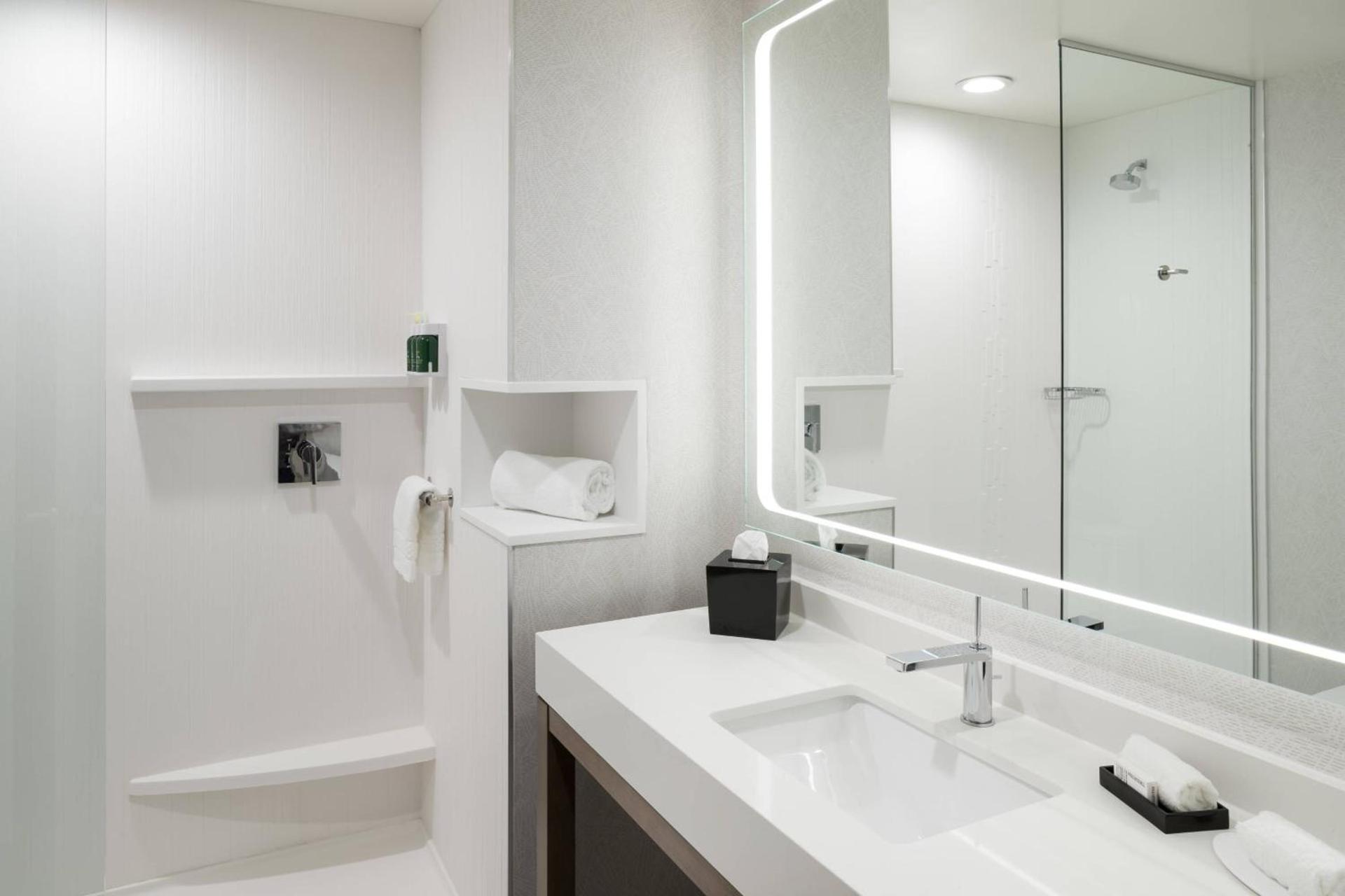 Courtyard by Marriott Houston Heights/I-10 photo 16