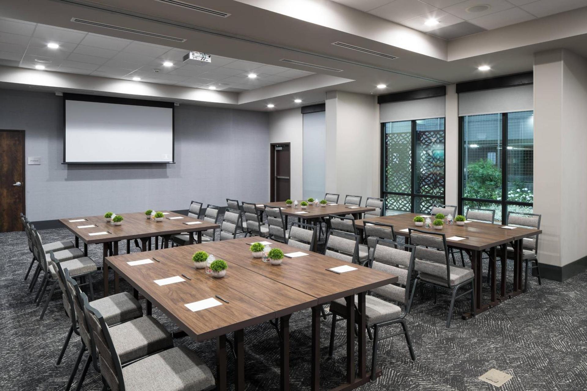 Courtyard by Marriott Houston Heights/I-10 photo 39