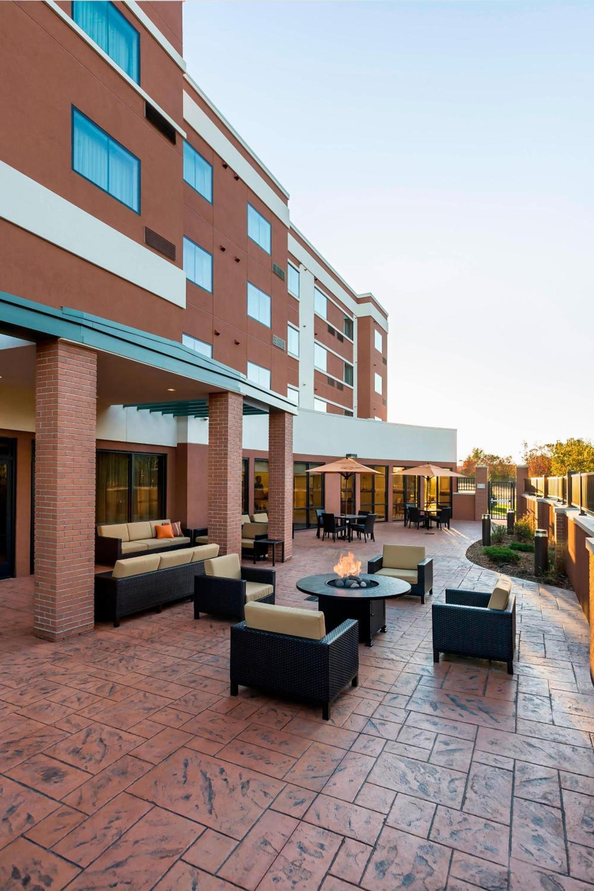 Courtyard by Marriott Kalamazoo Portage photo 9