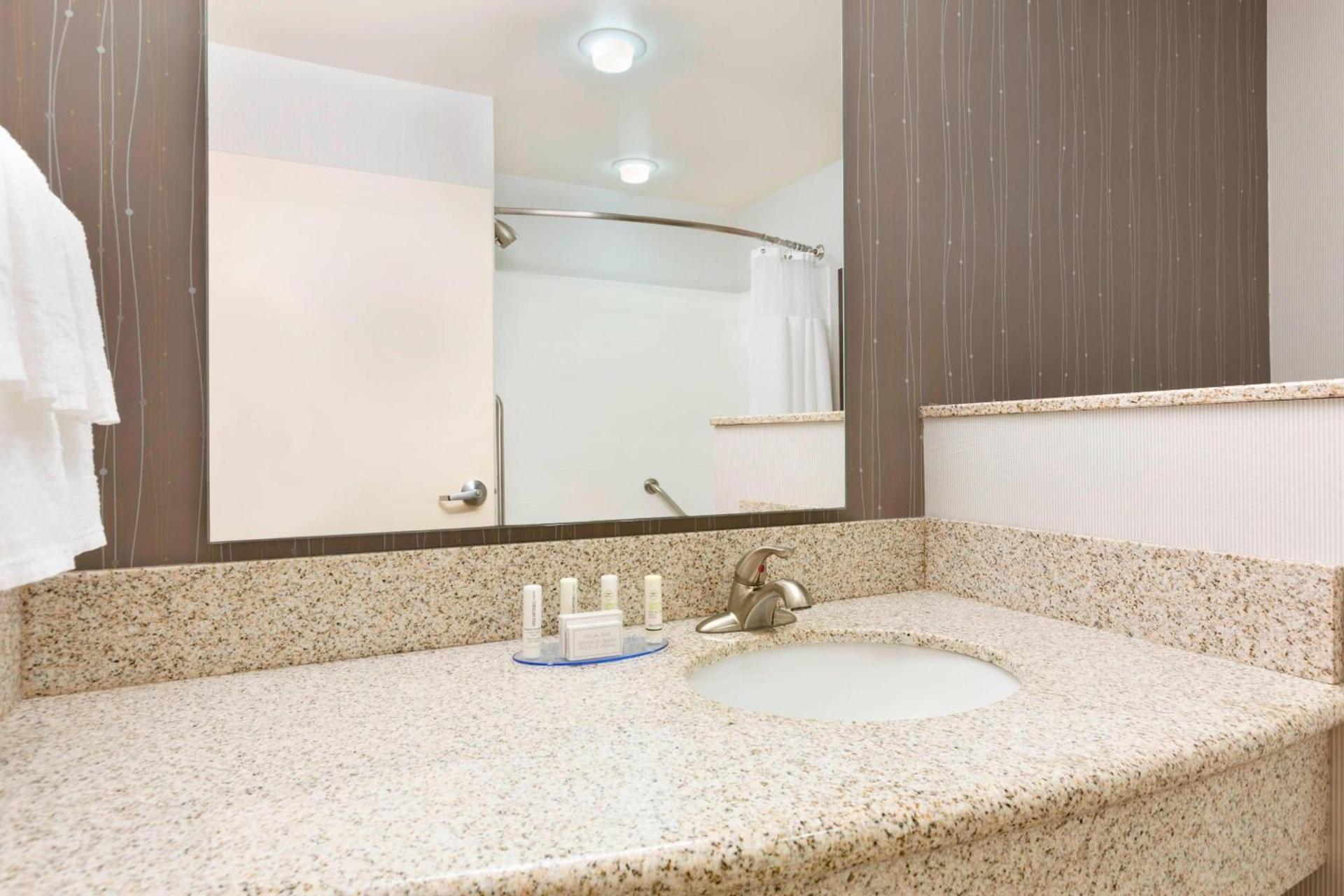 Courtyard by Marriott Kalamazoo Portage photo 18