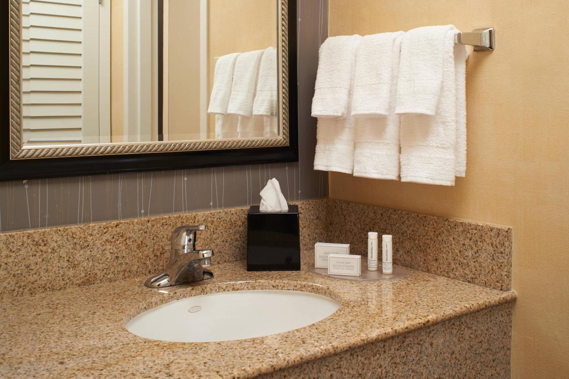 Courtyard by Marriott Detroit Warren photo 9