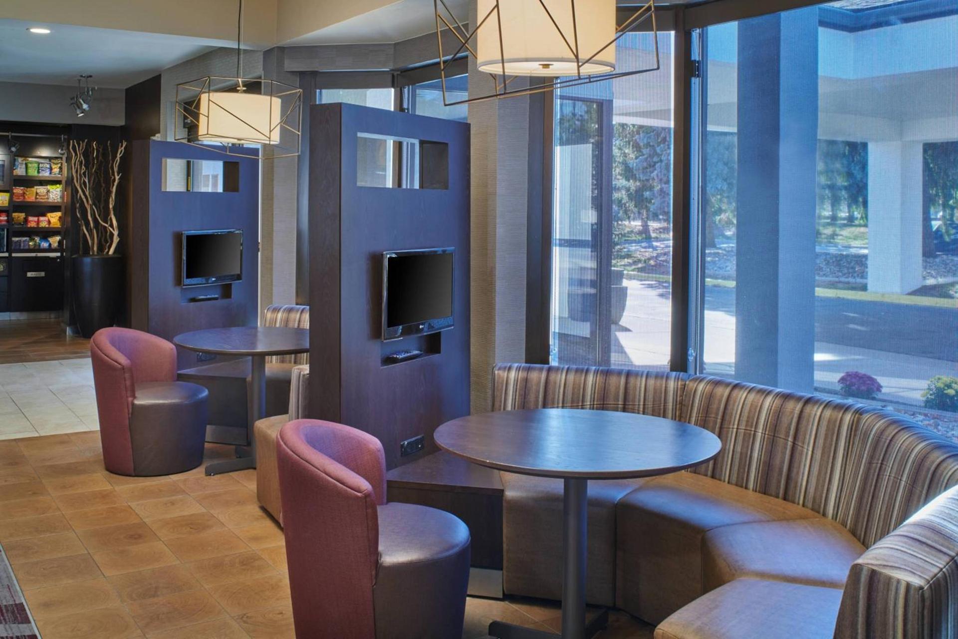 Courtyard by Marriott Detroit Warren photo 13