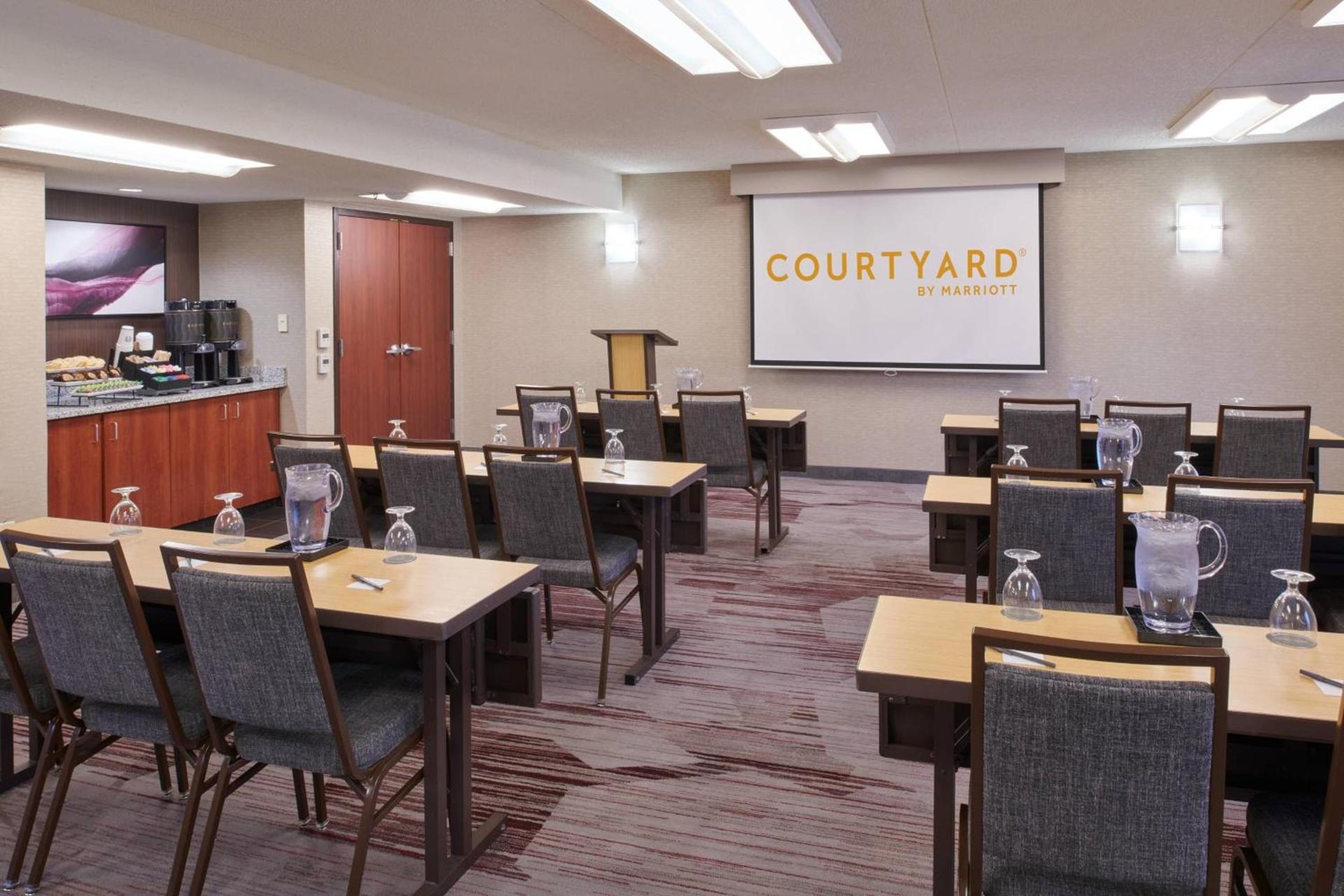 Courtyard by Marriott Detroit Warren photo 25