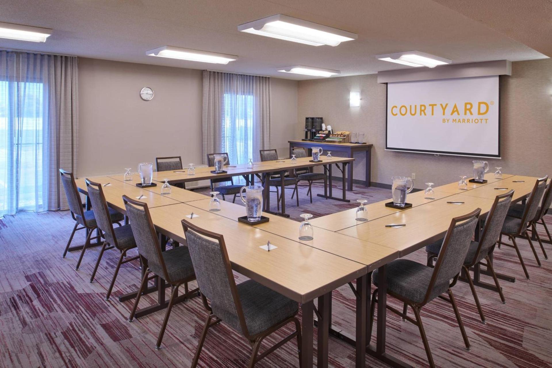 Courtyard by Marriott Detroit Warren photo 26