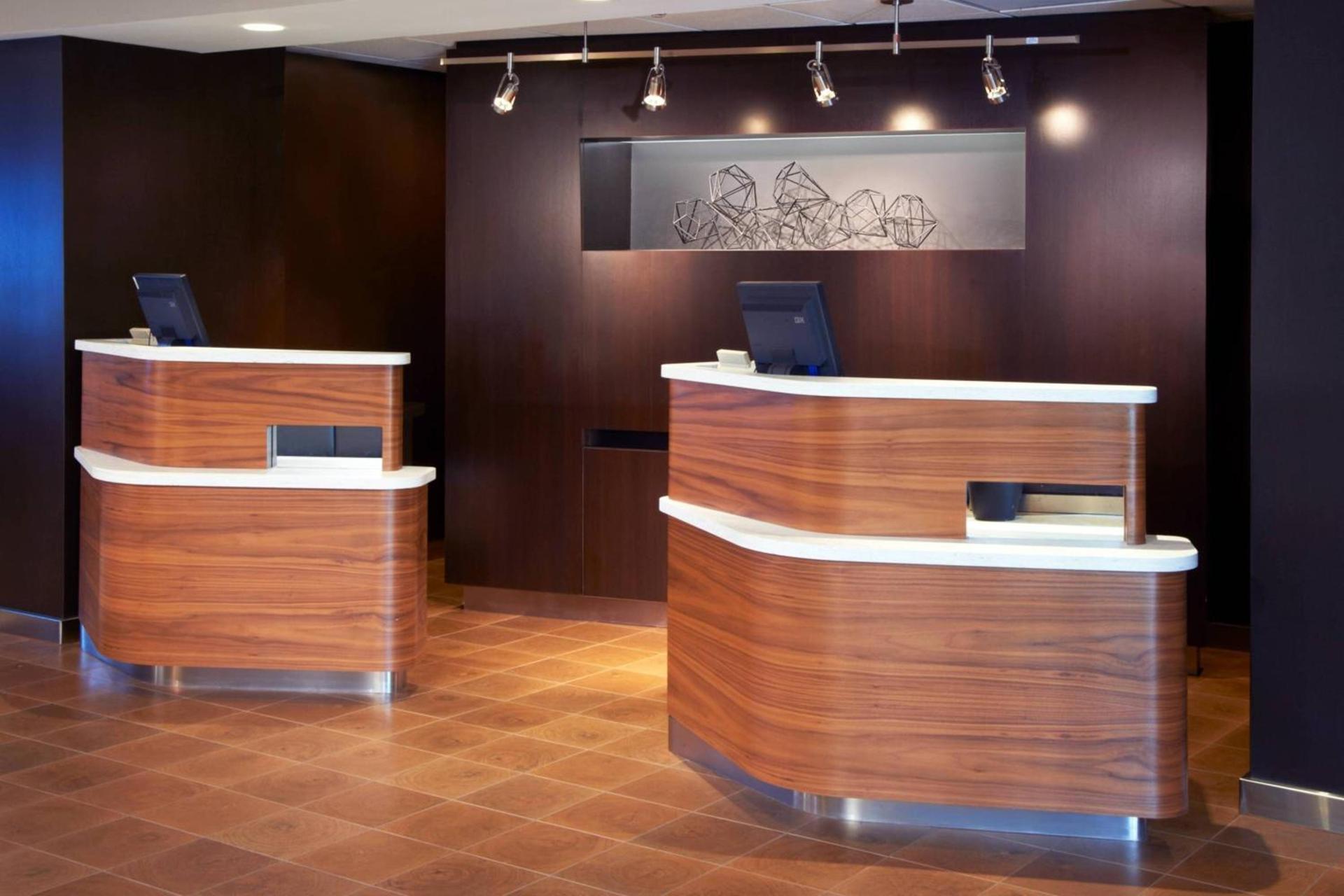 Courtyard by Marriott Detroit Warren photo 2