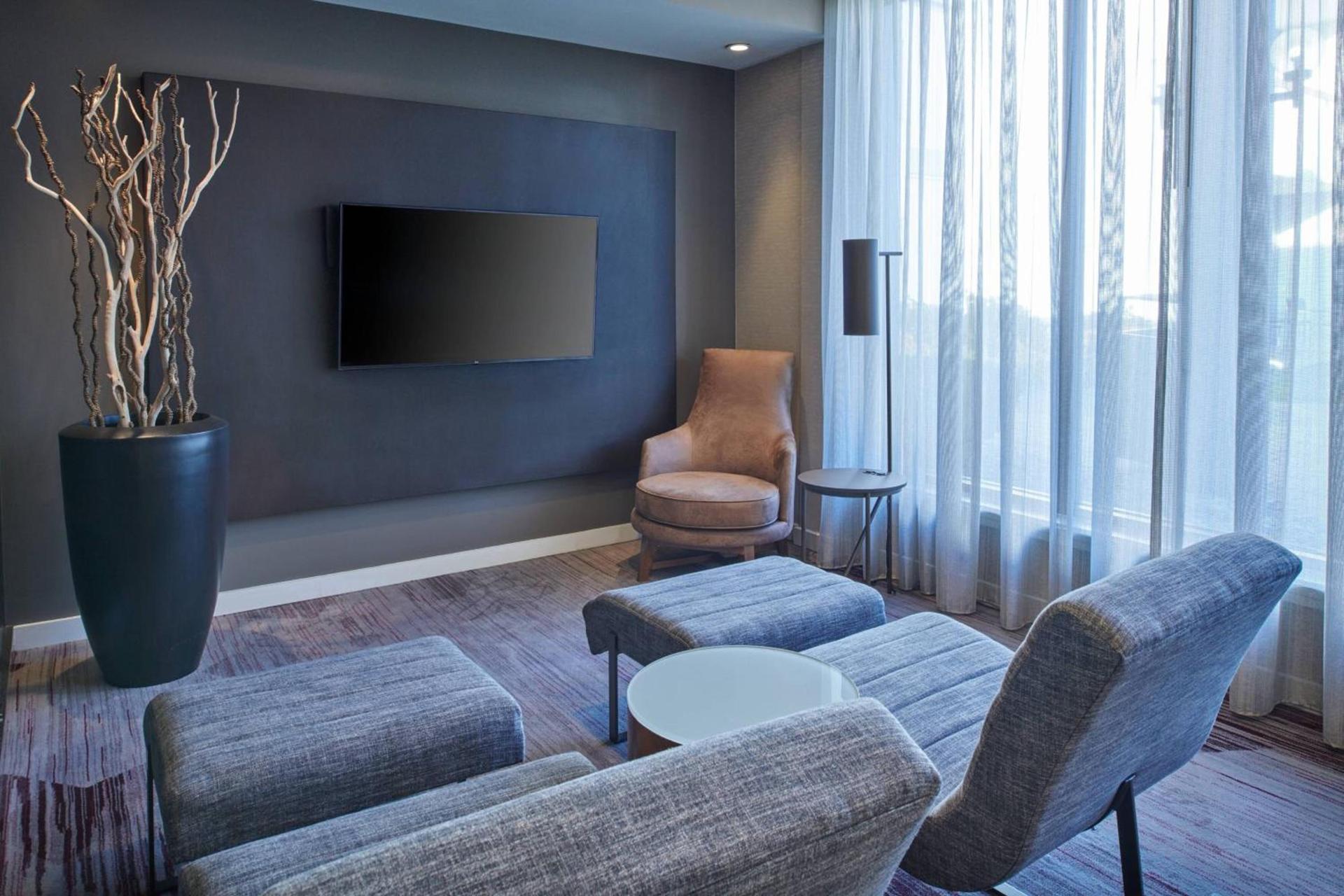 Courtyard by Marriott Detroit Warren photo 4