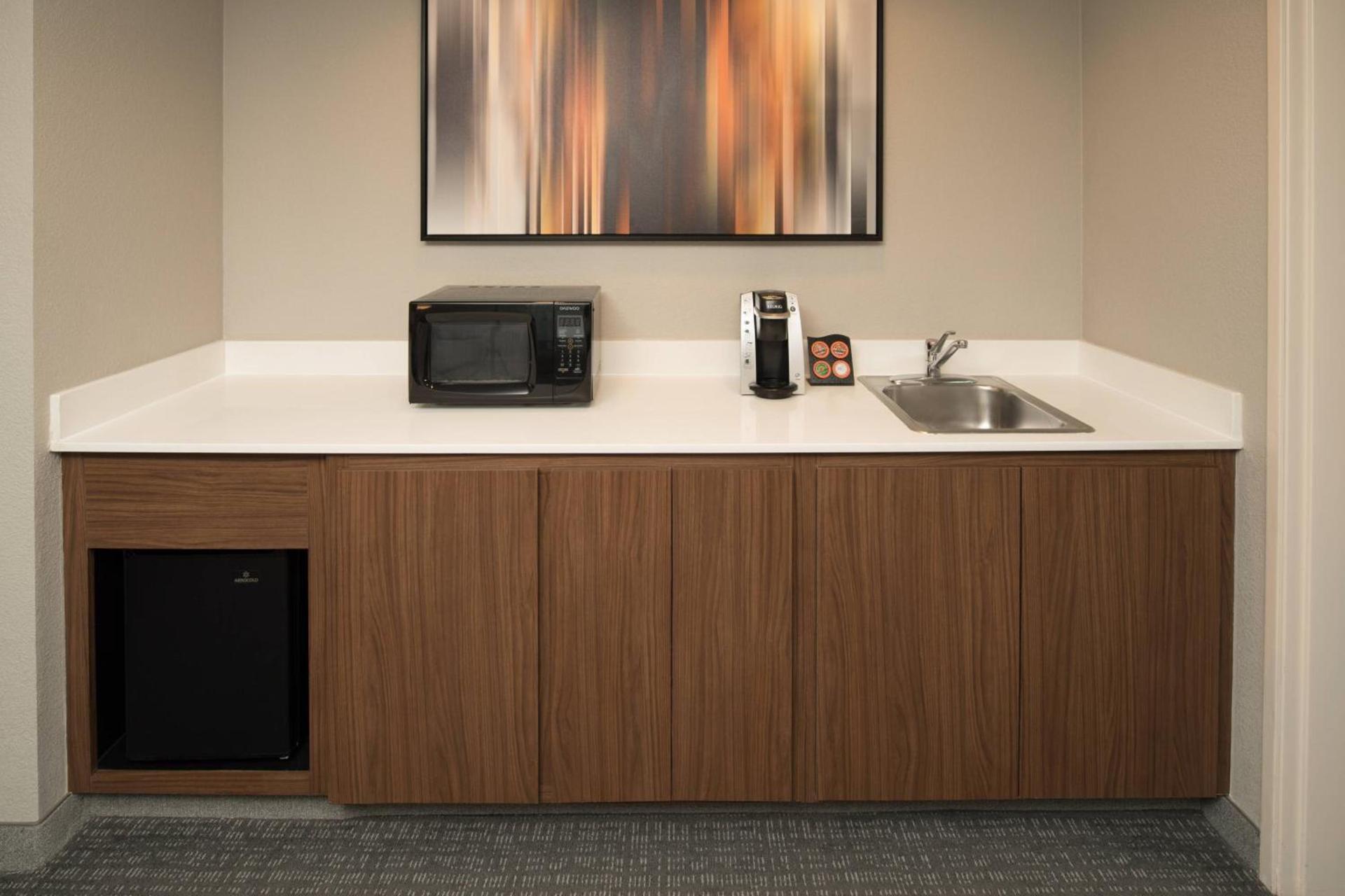 Courtyard by Marriott Portland North photo 12