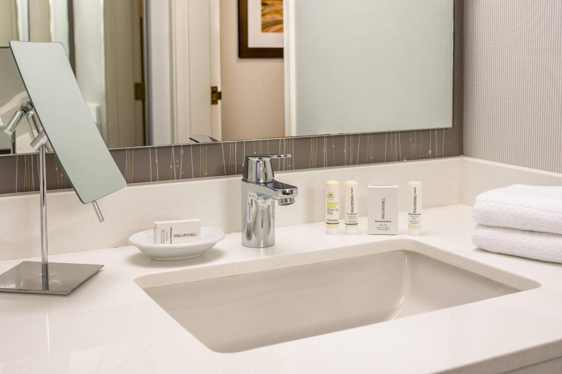 Courtyard by Marriott Portland North photo 9
