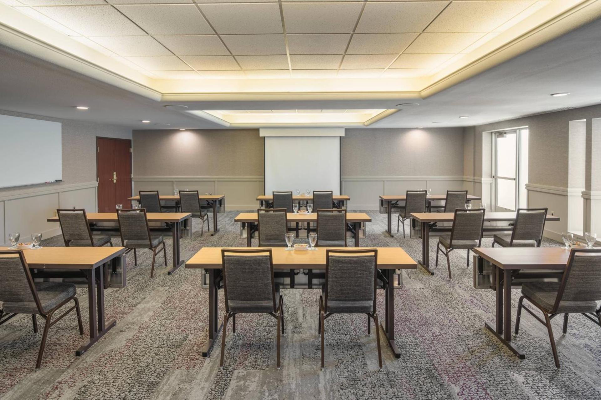 Courtyard by Marriott Portland North photo 32