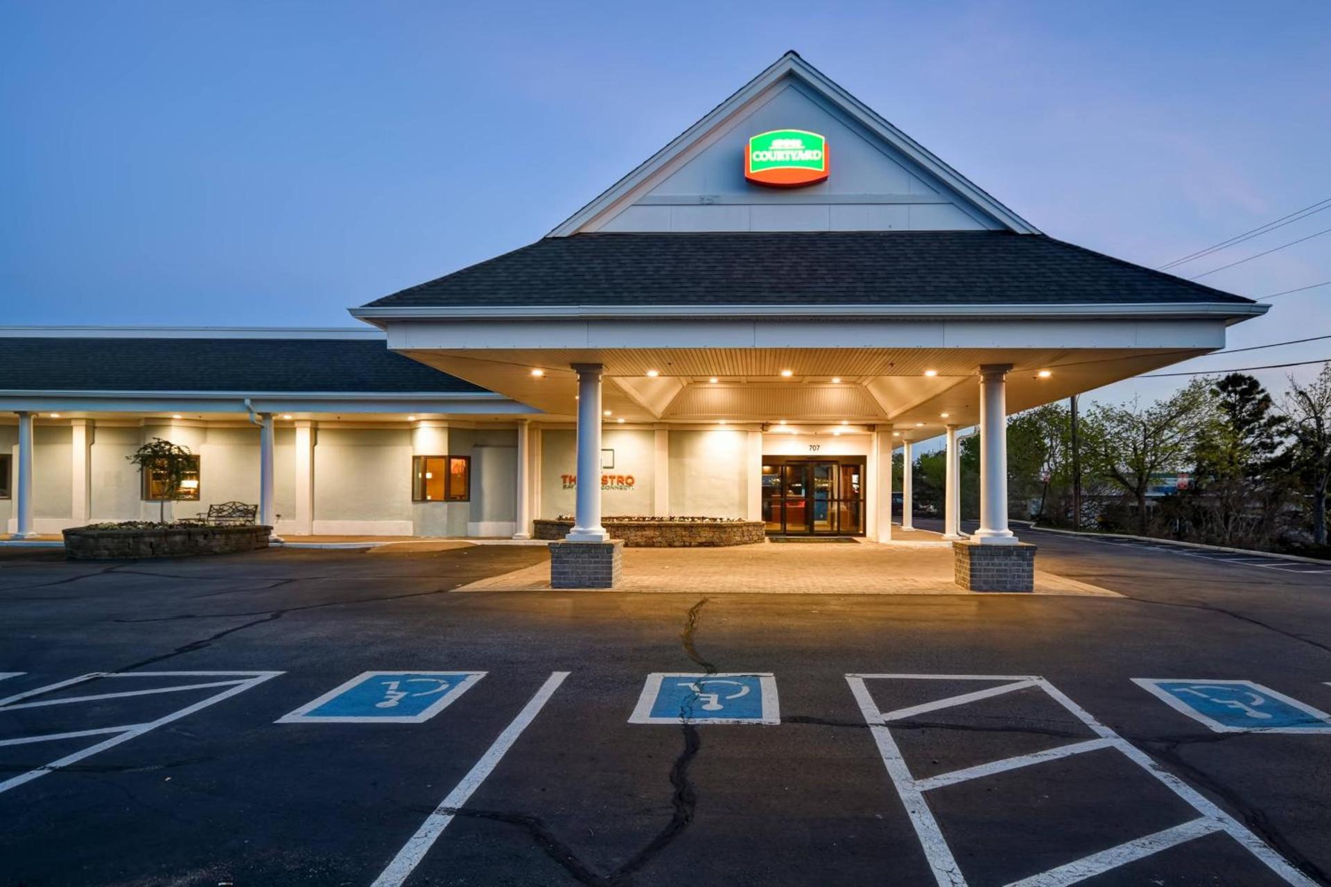 Courtyard Cape Cod Hyannis photo 1