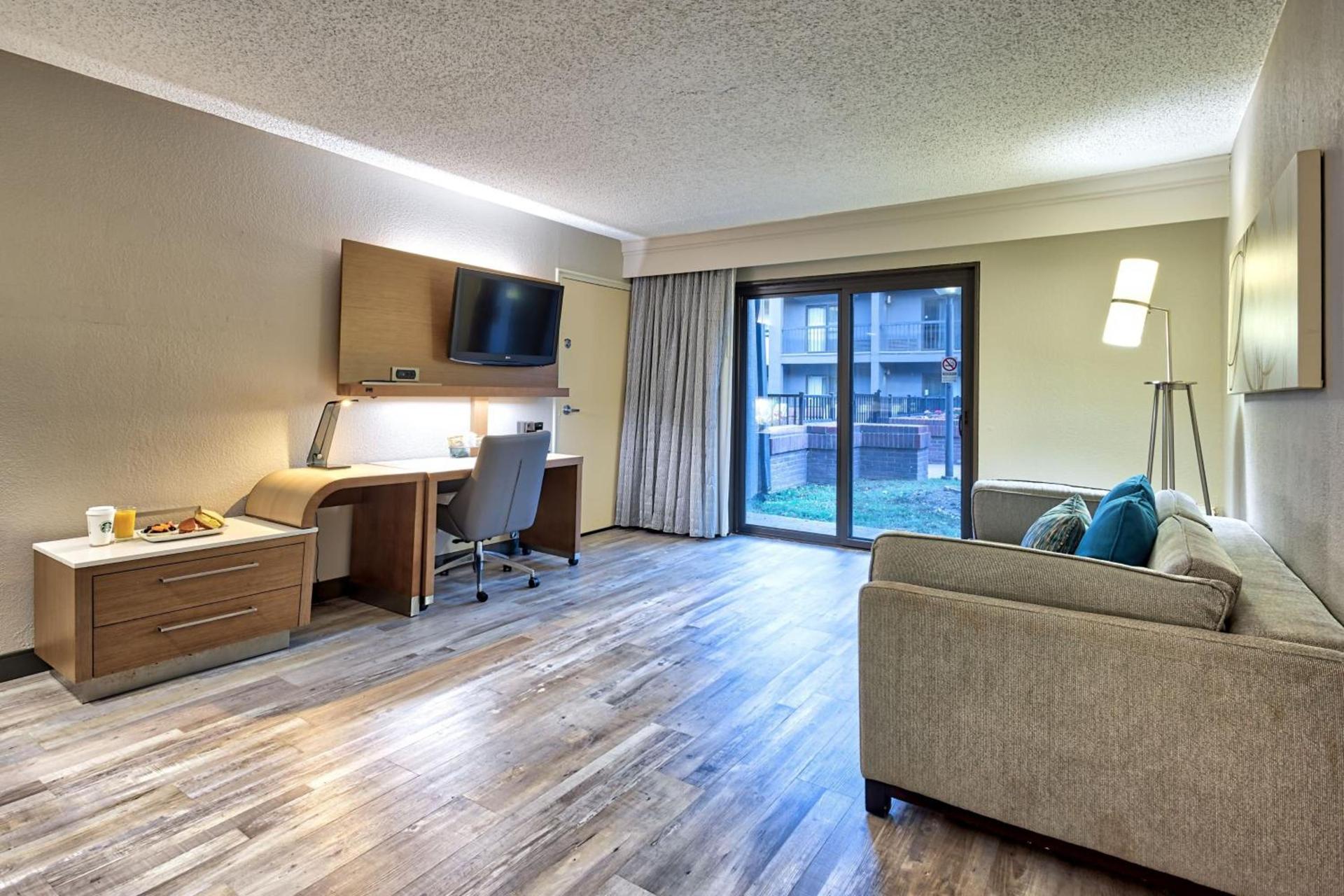 Country Inn & Suites by Radisson, Hampton Coliseum photo 24