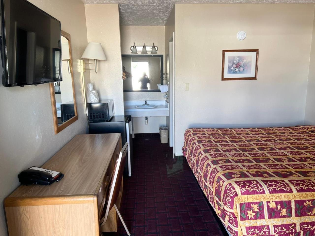 Economy Inn McCook photo 7