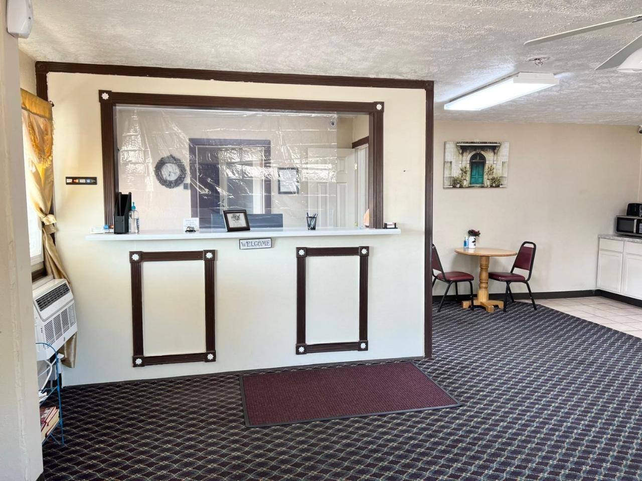 Economy Inn McCook photo 8