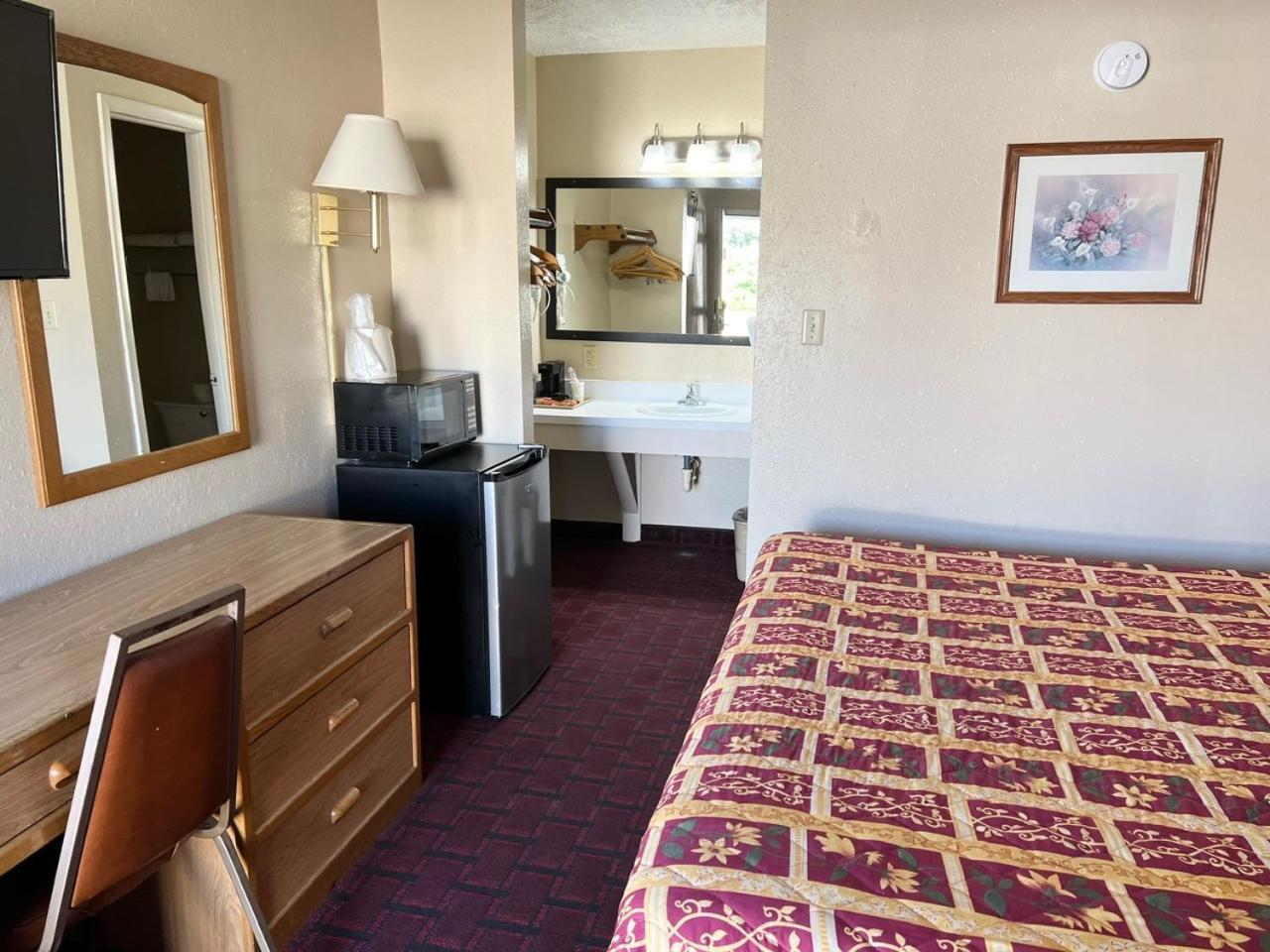 Economy Inn McCook photo 18