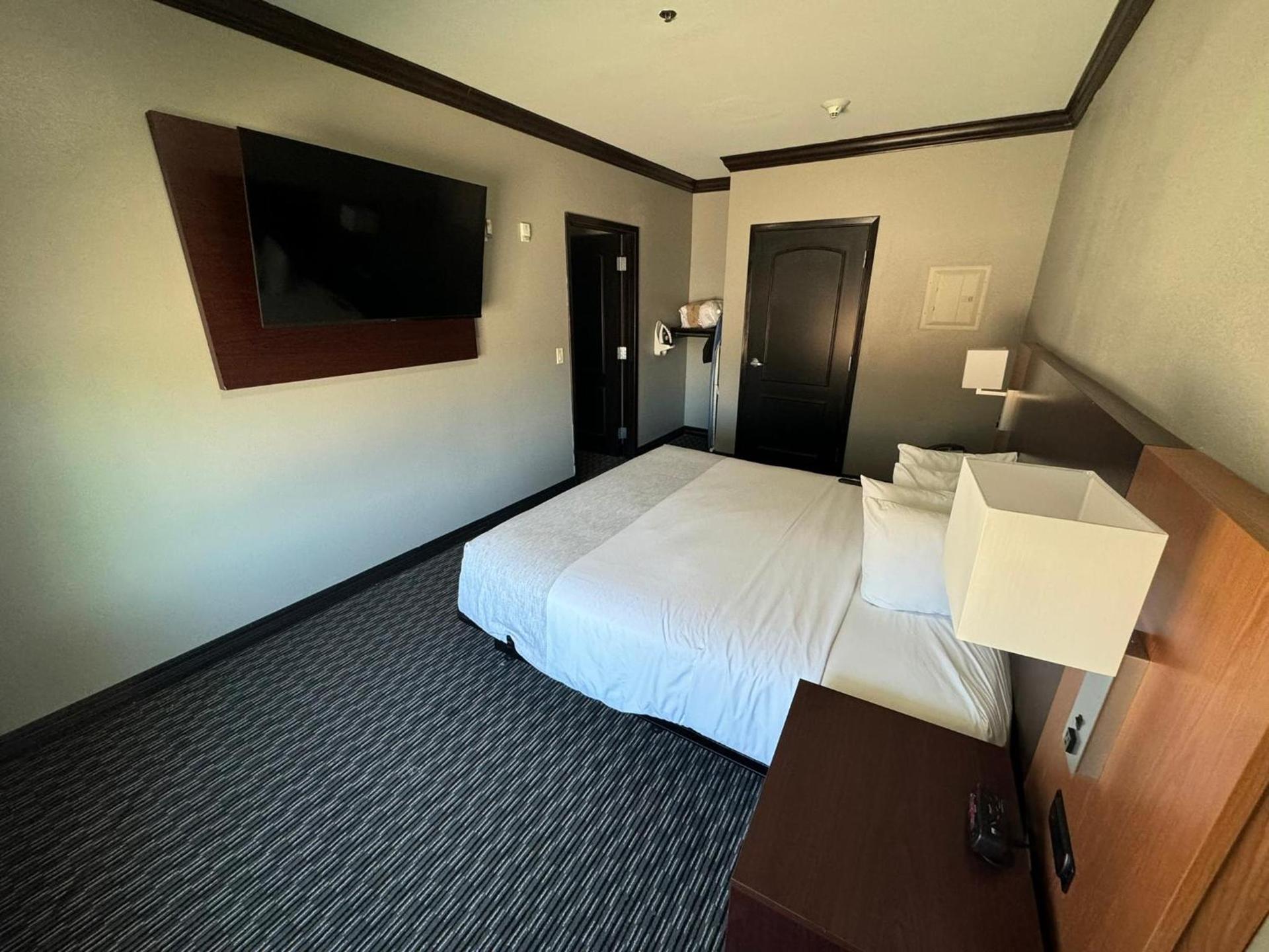 Hawthorn Suites by Wyndham Lubbock photo 38