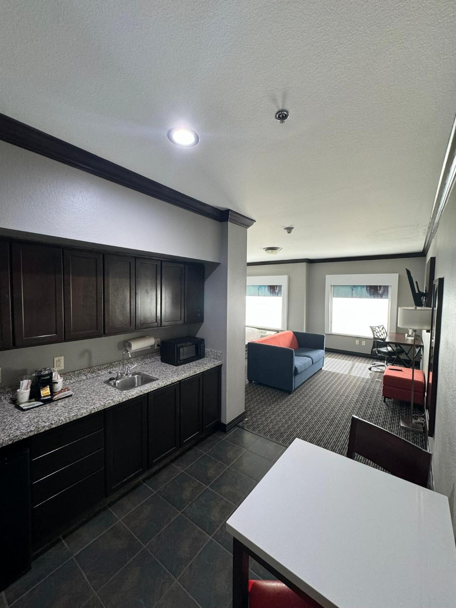 Hawthorn Suites by Wyndham Lubbock photo 17