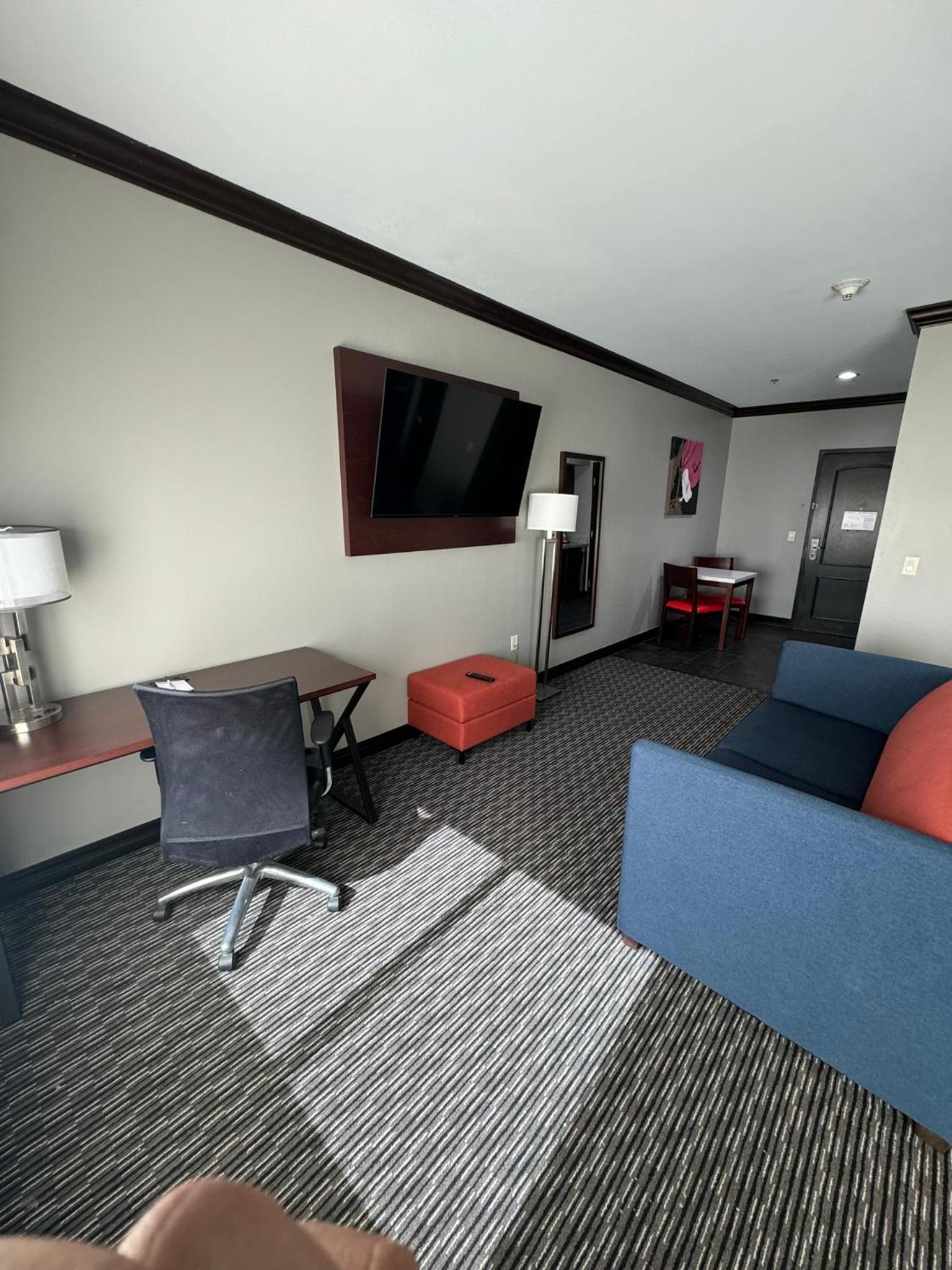 Hawthorn Suites by Wyndham Lubbock photo 19