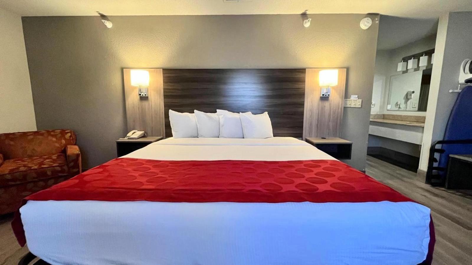 Ramada by Wyndham Platte City KCI Airport photo 29