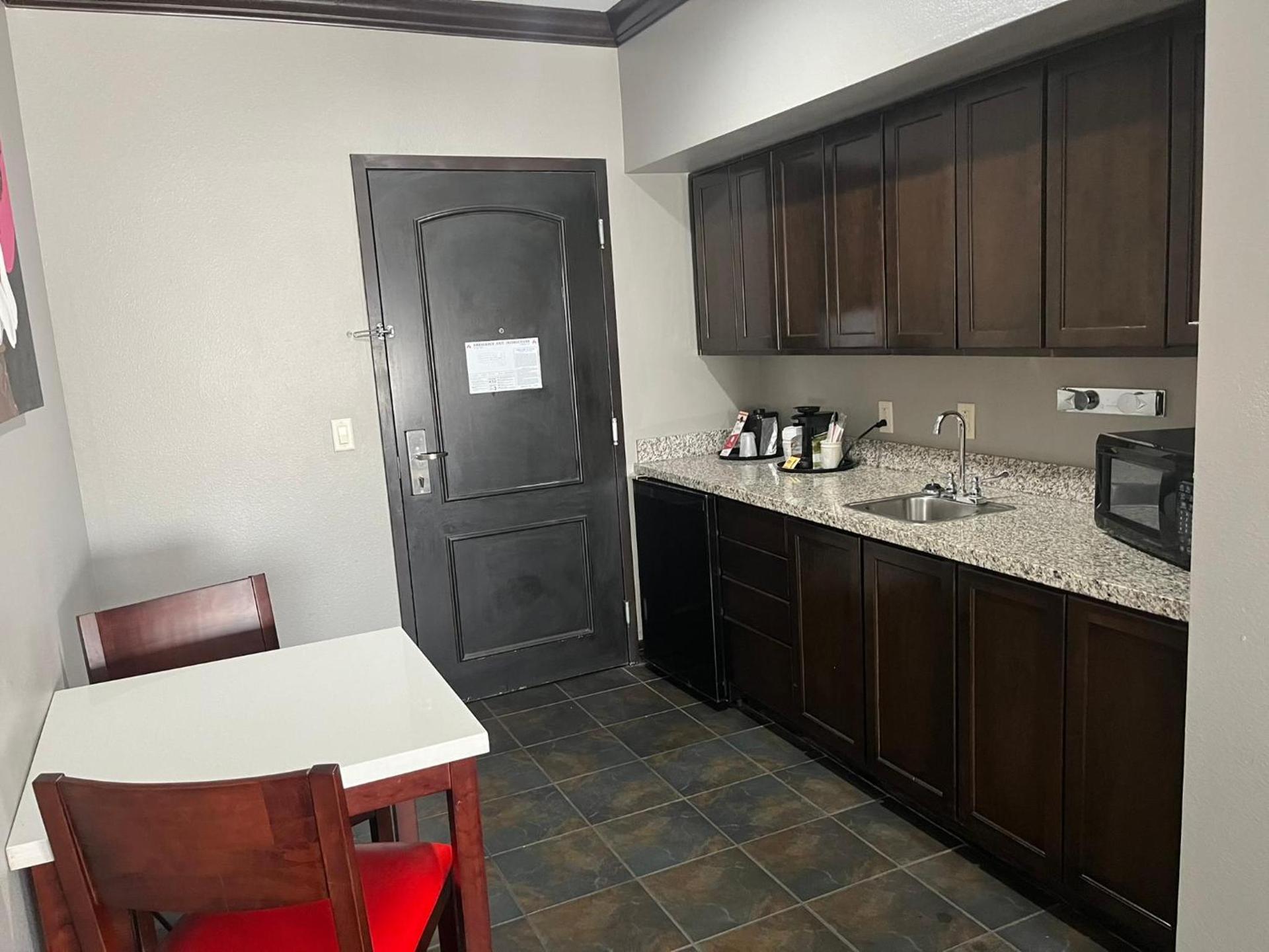 Hawthorn Suites by Wyndham Lubbock photo 35