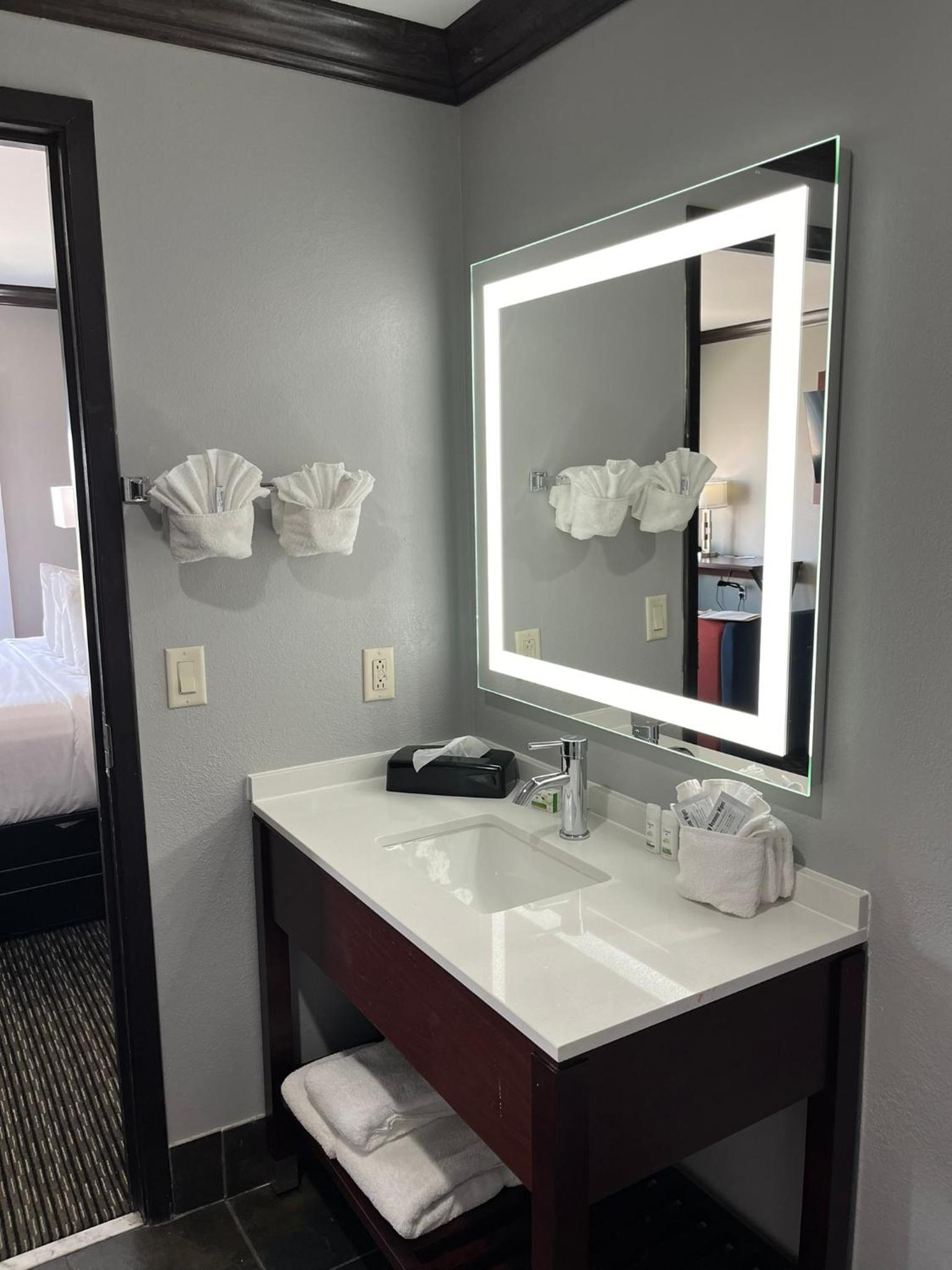 Hawthorn Suites by Wyndham Lubbock photo 9