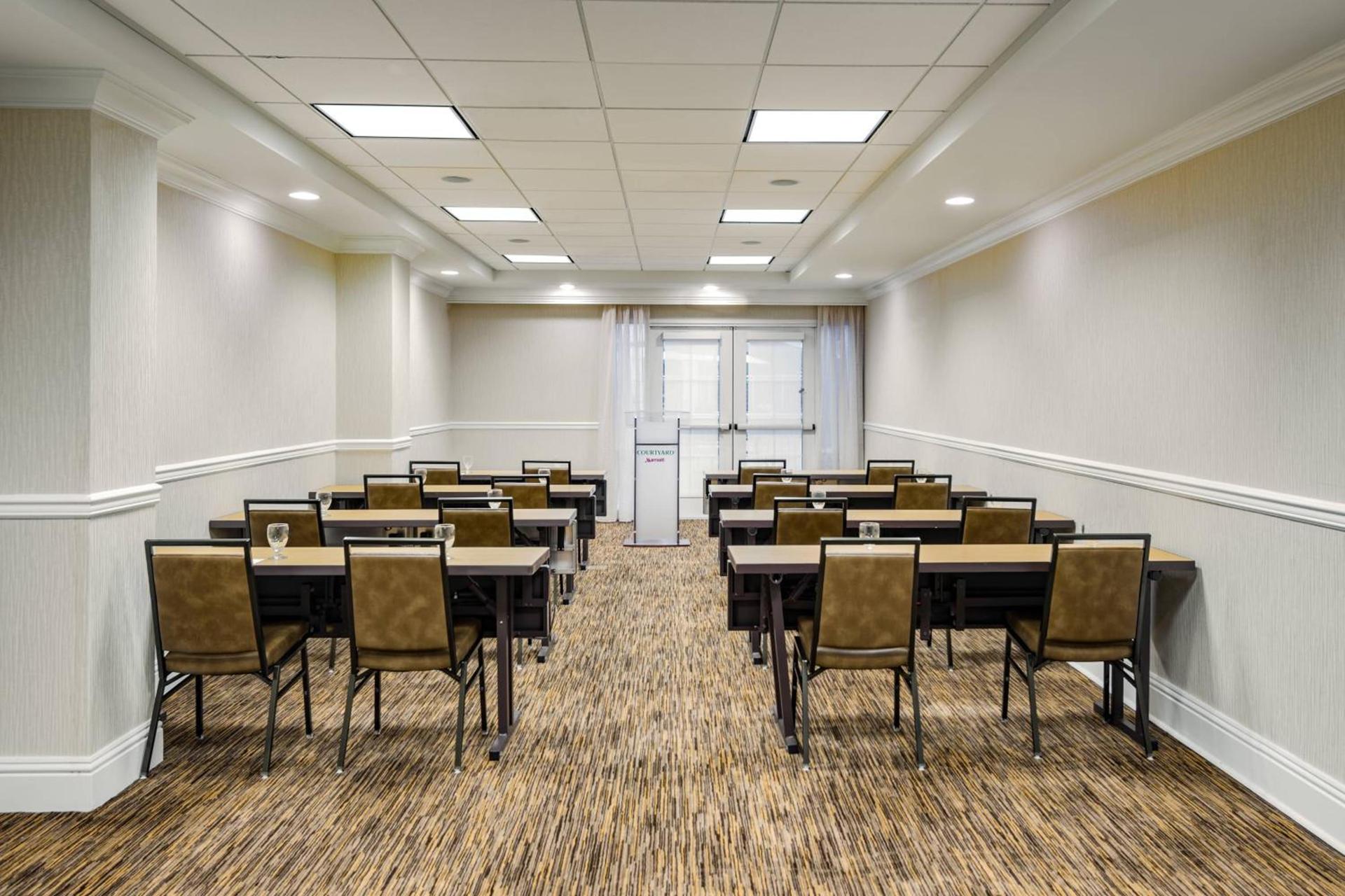 Courtyard by Marriott Charleston Historic District photo 37