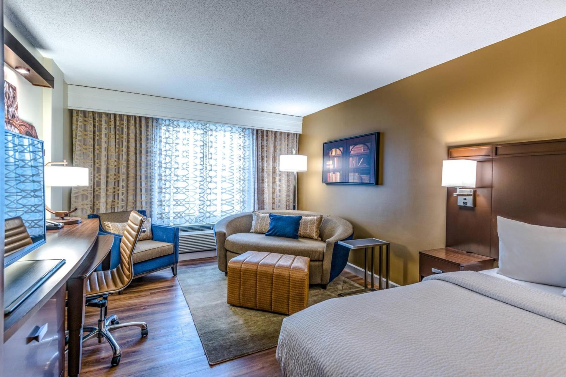 Courtyard by Marriott Charleston Historic District photo 10