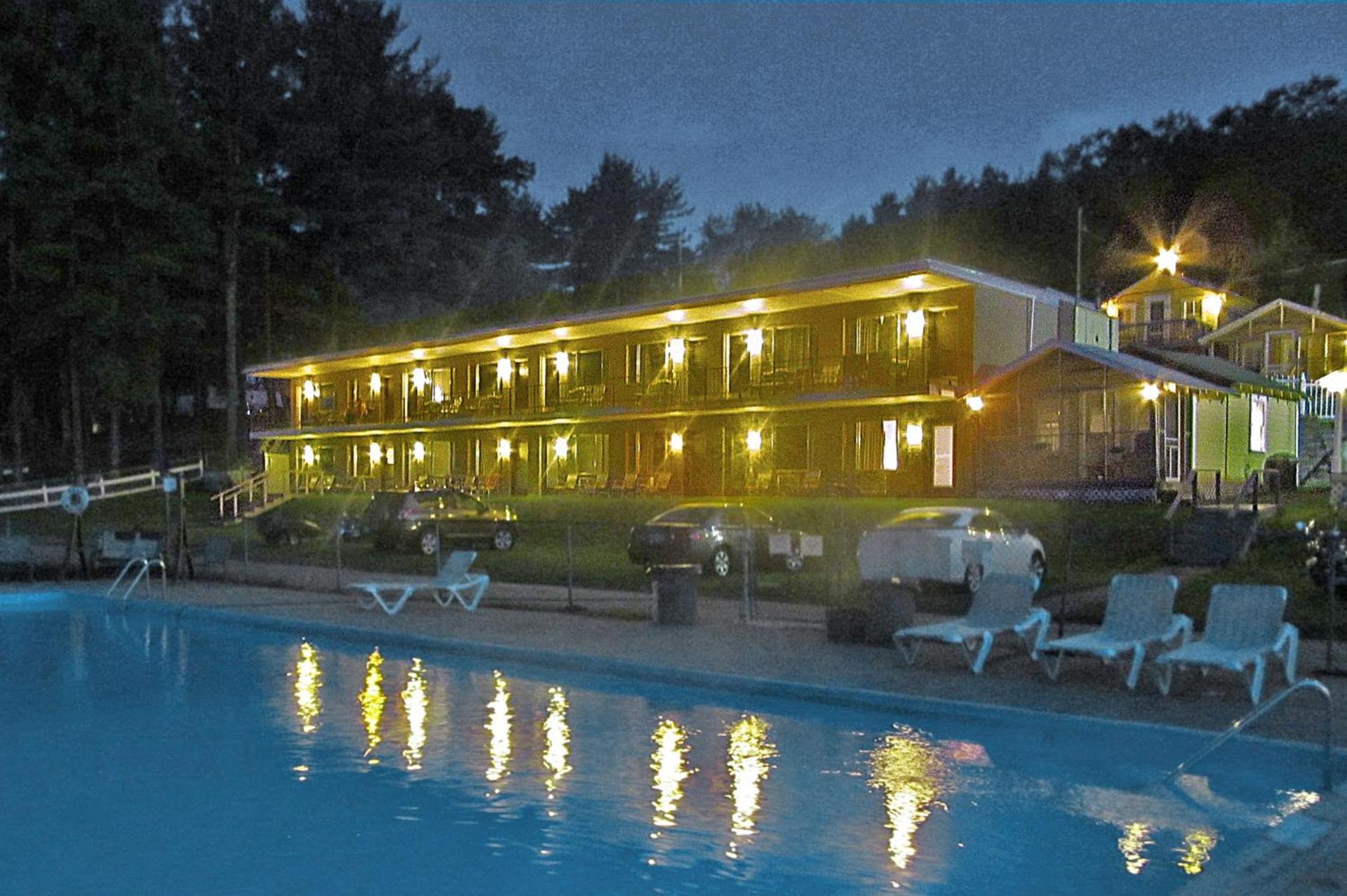 Half Moon Motel & Cottages photo 22