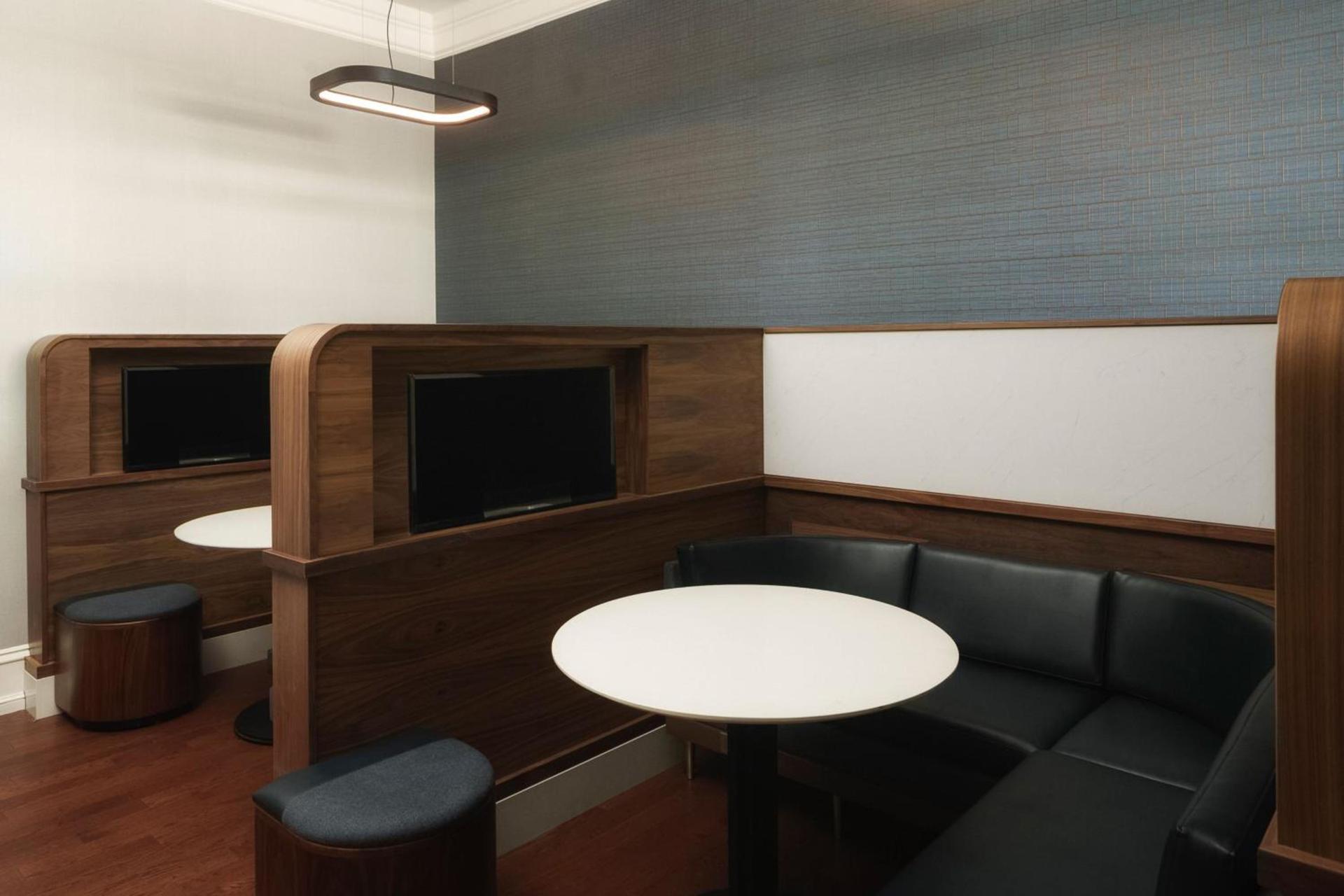 Courtyard by Marriott Chicago at Medical District-UIC photo 57