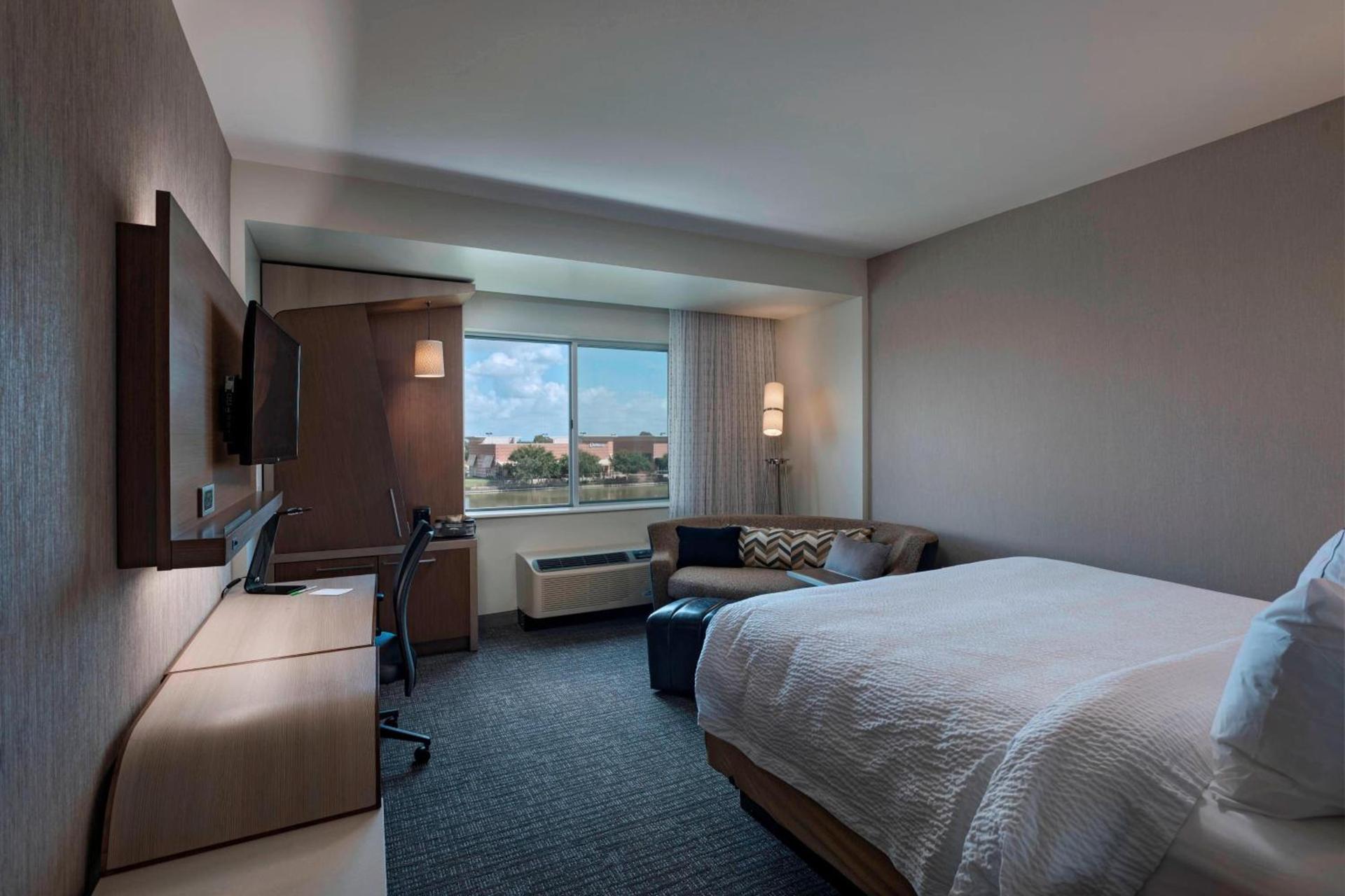 Courtyard by Marriott Houston Sugar Land/Lake Pointe photo 17