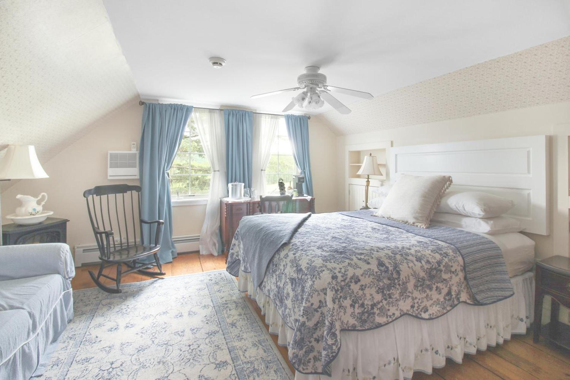 COHO Inn & Motor Lodge photo 16