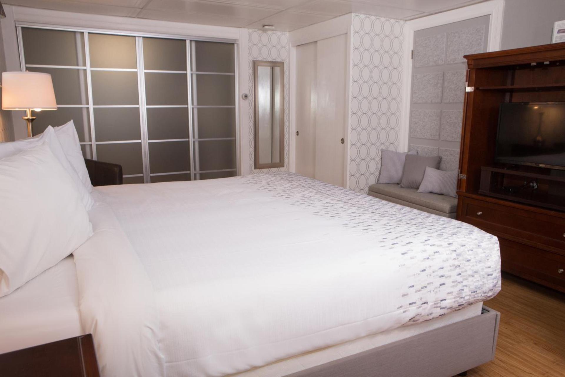 Knotty Pine Motel photo 11