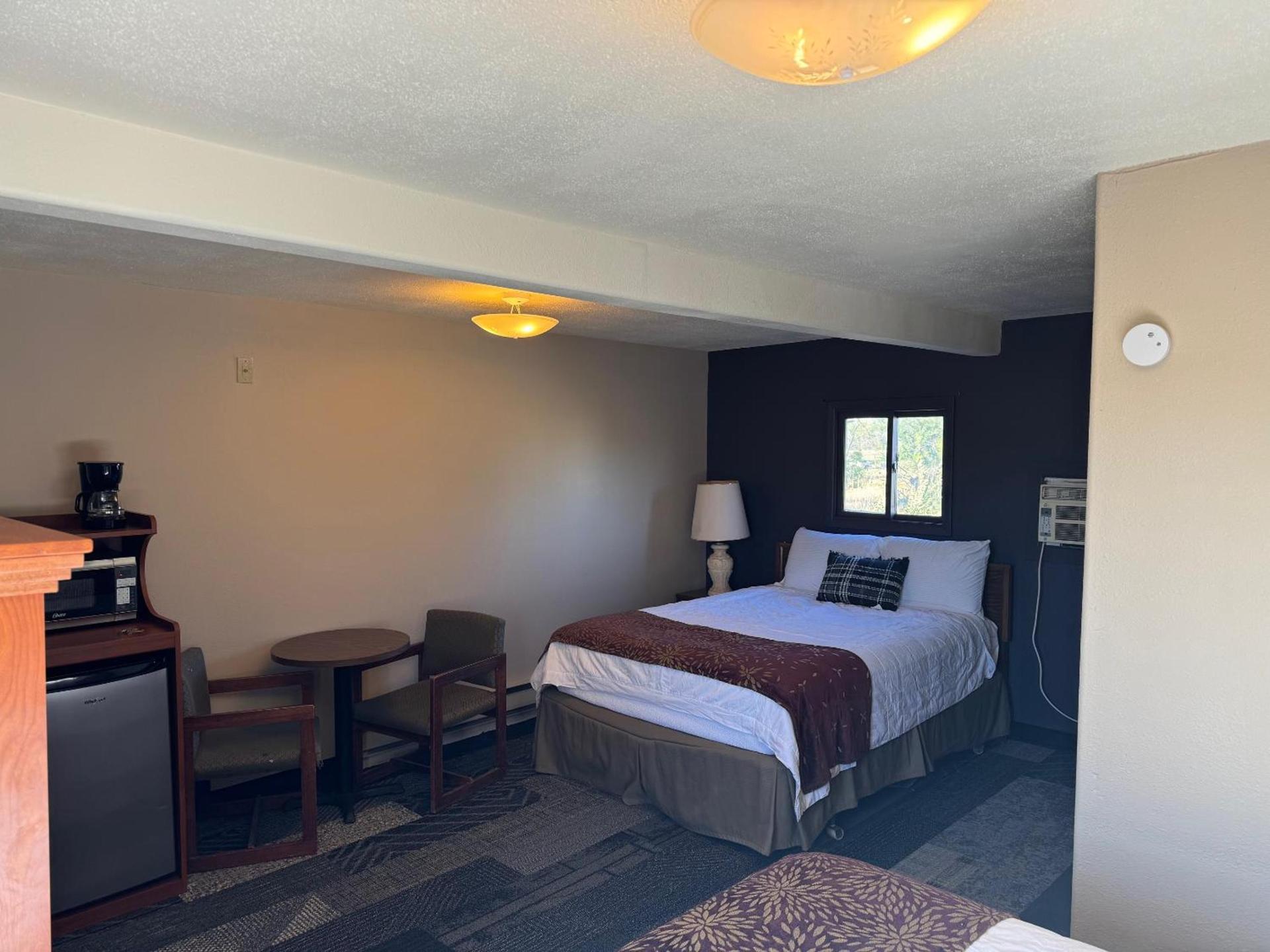 Rustic Lodge photo 9