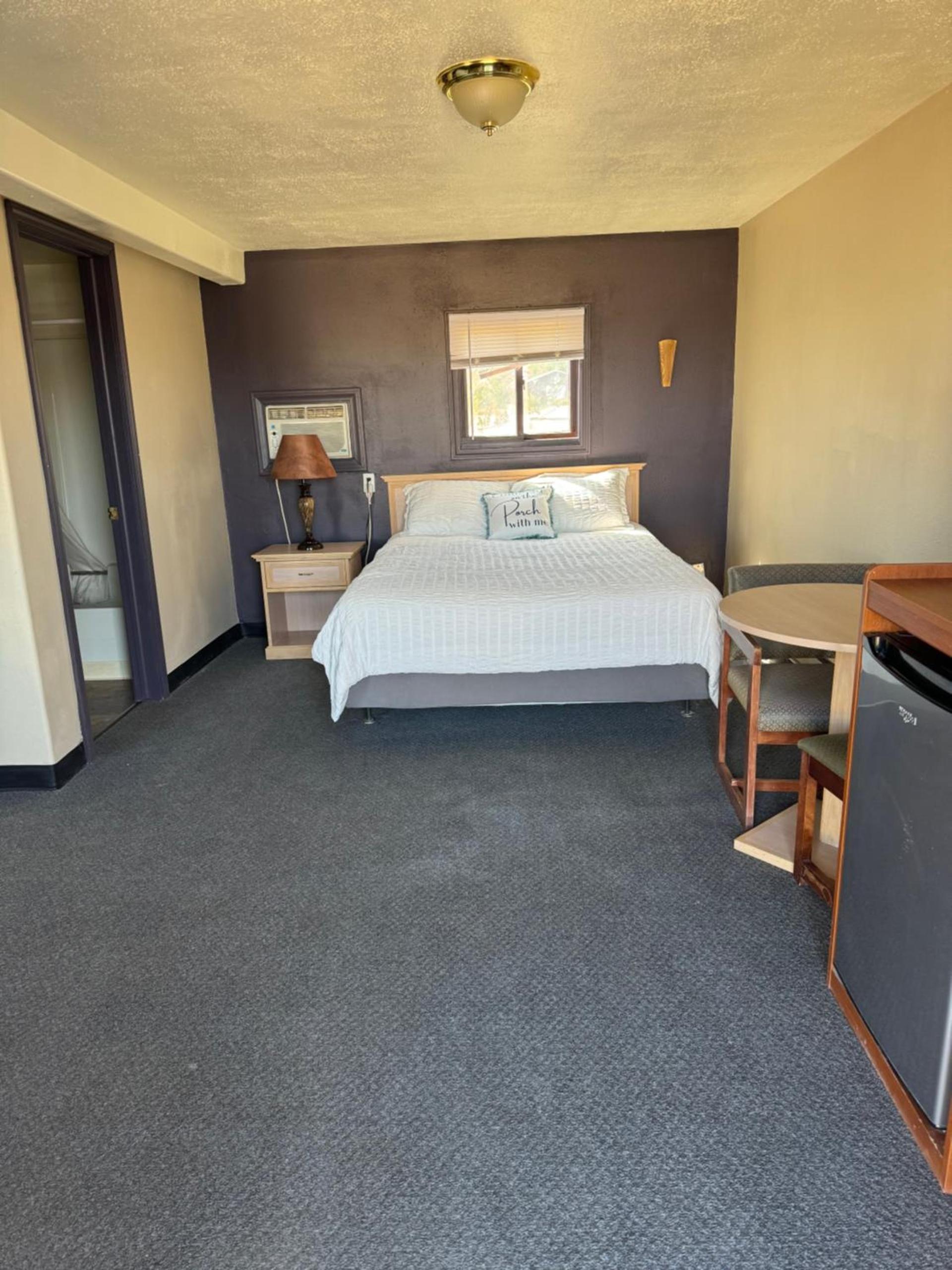 Rustic Lodge photo 25