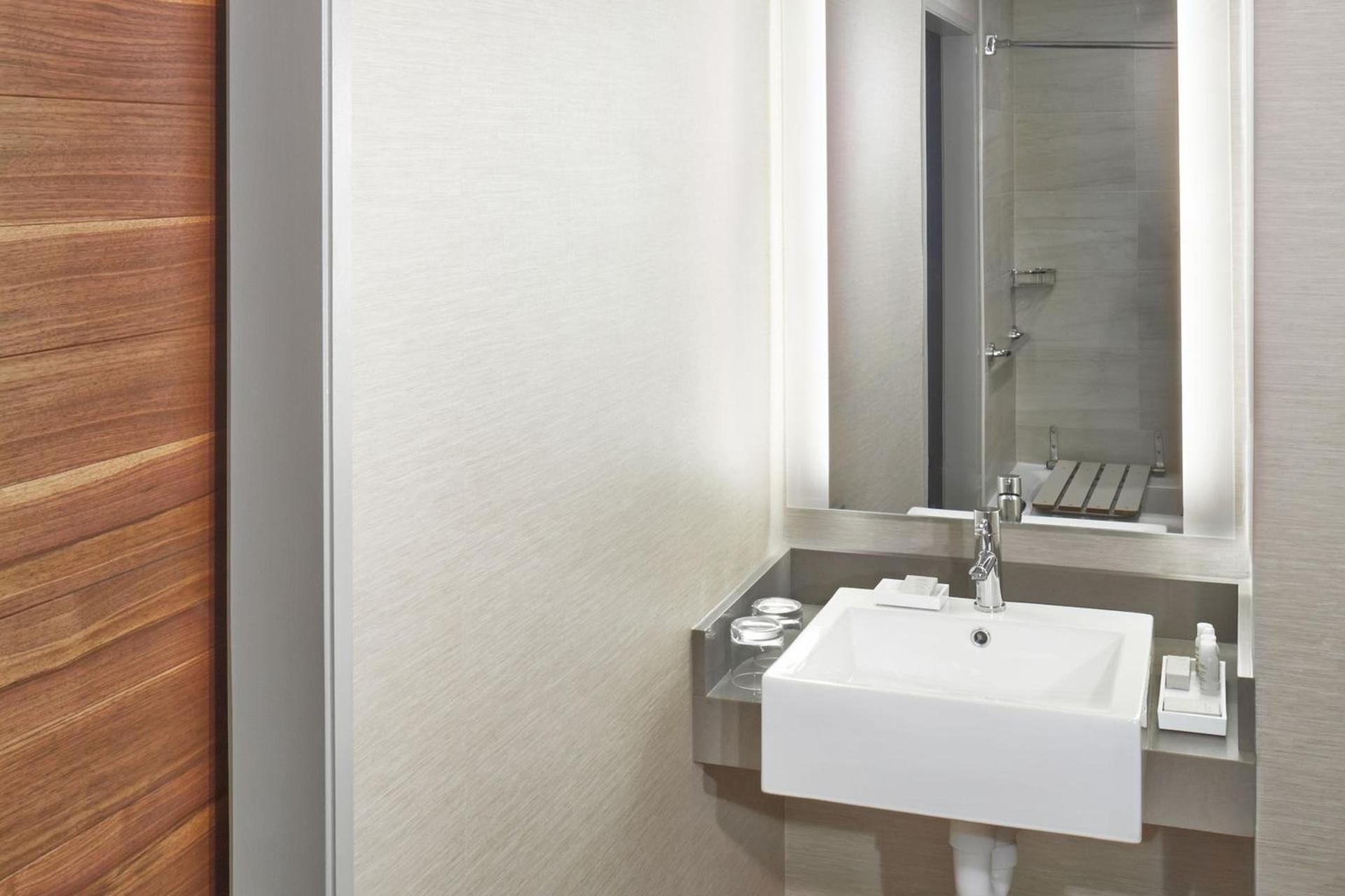 The Del Monte Lodge Renaissance Rochester Hotel & Spa photo 33