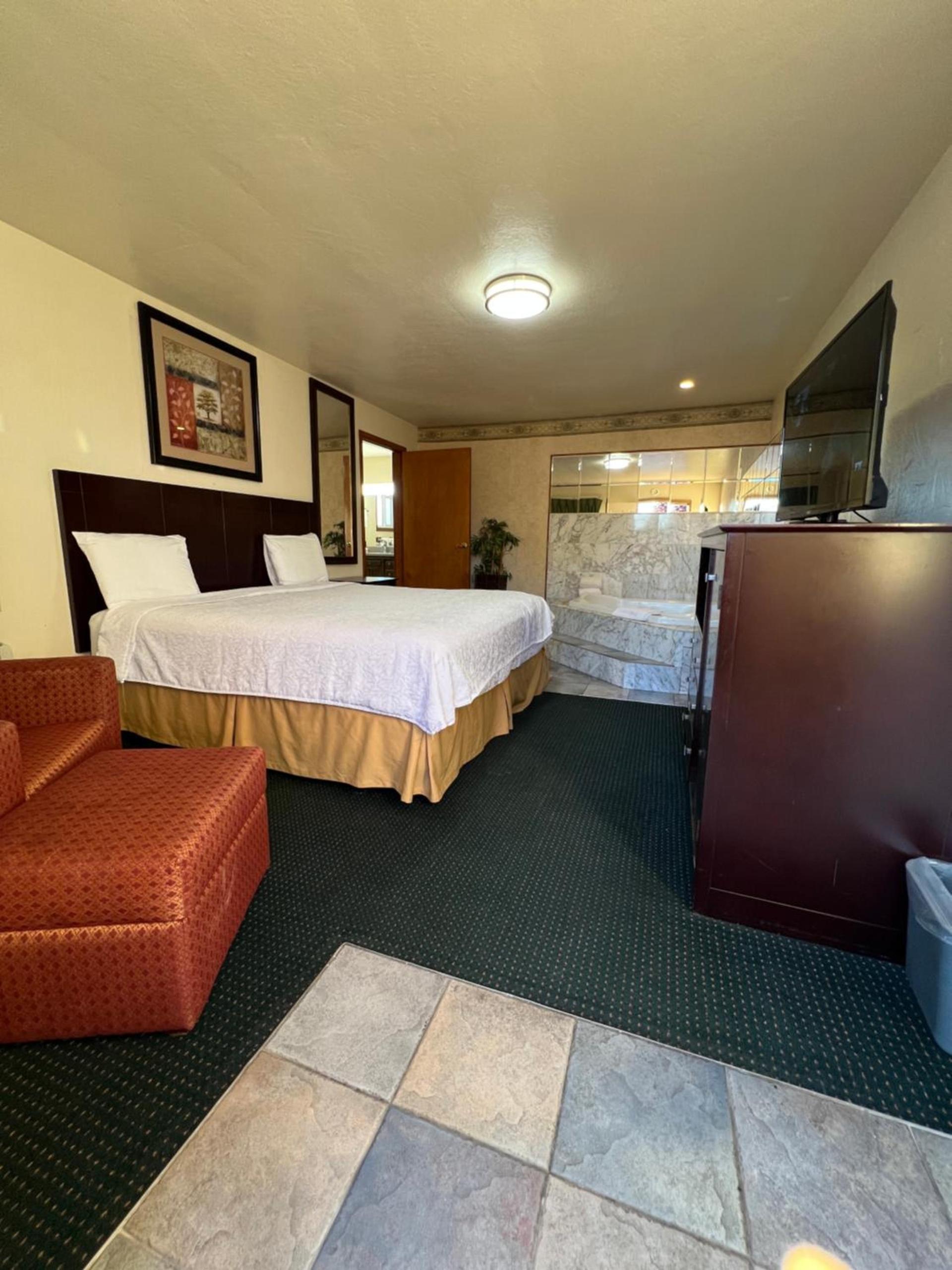 Riverside Motel photo 9