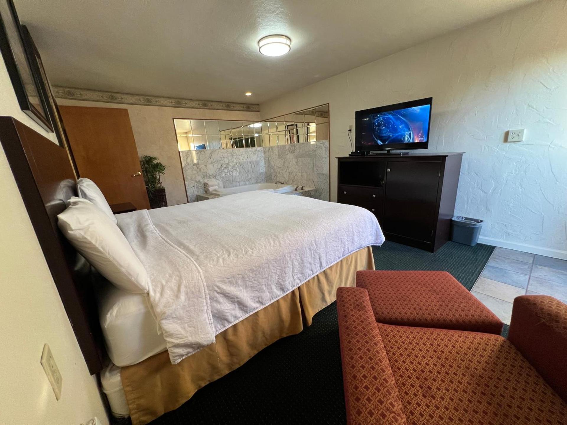 Riverside Motel photo 16