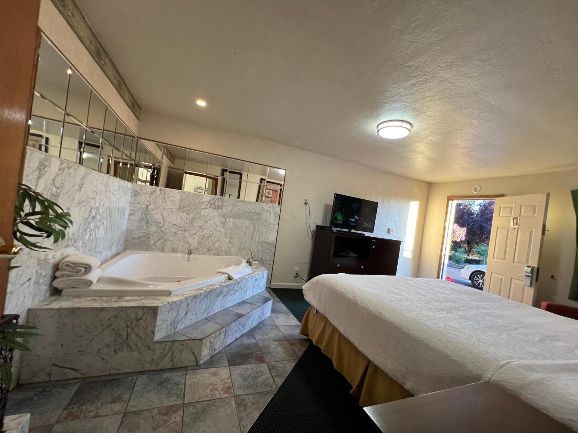 Riverside Motel photo 18