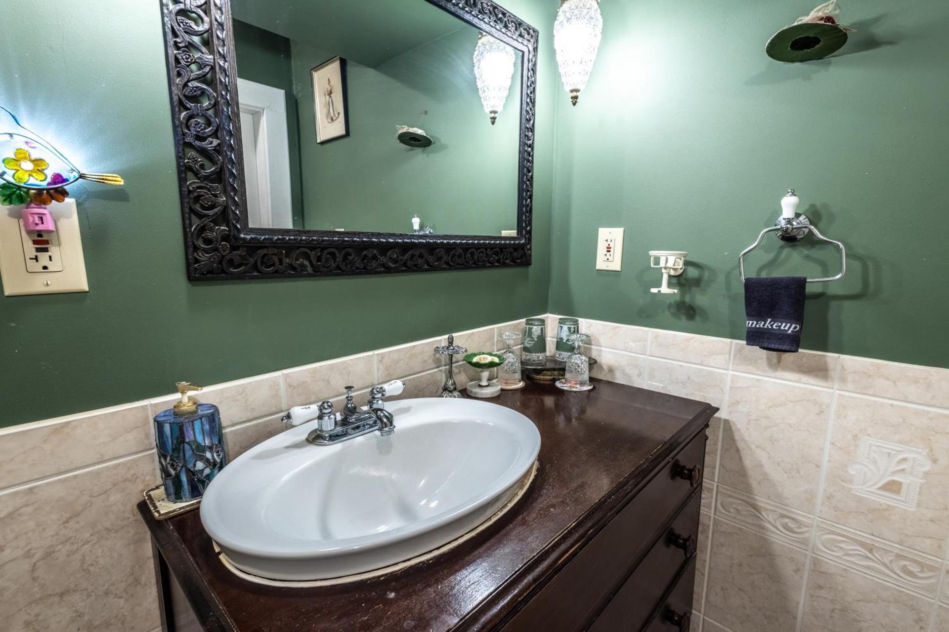 The Alling House photo 100