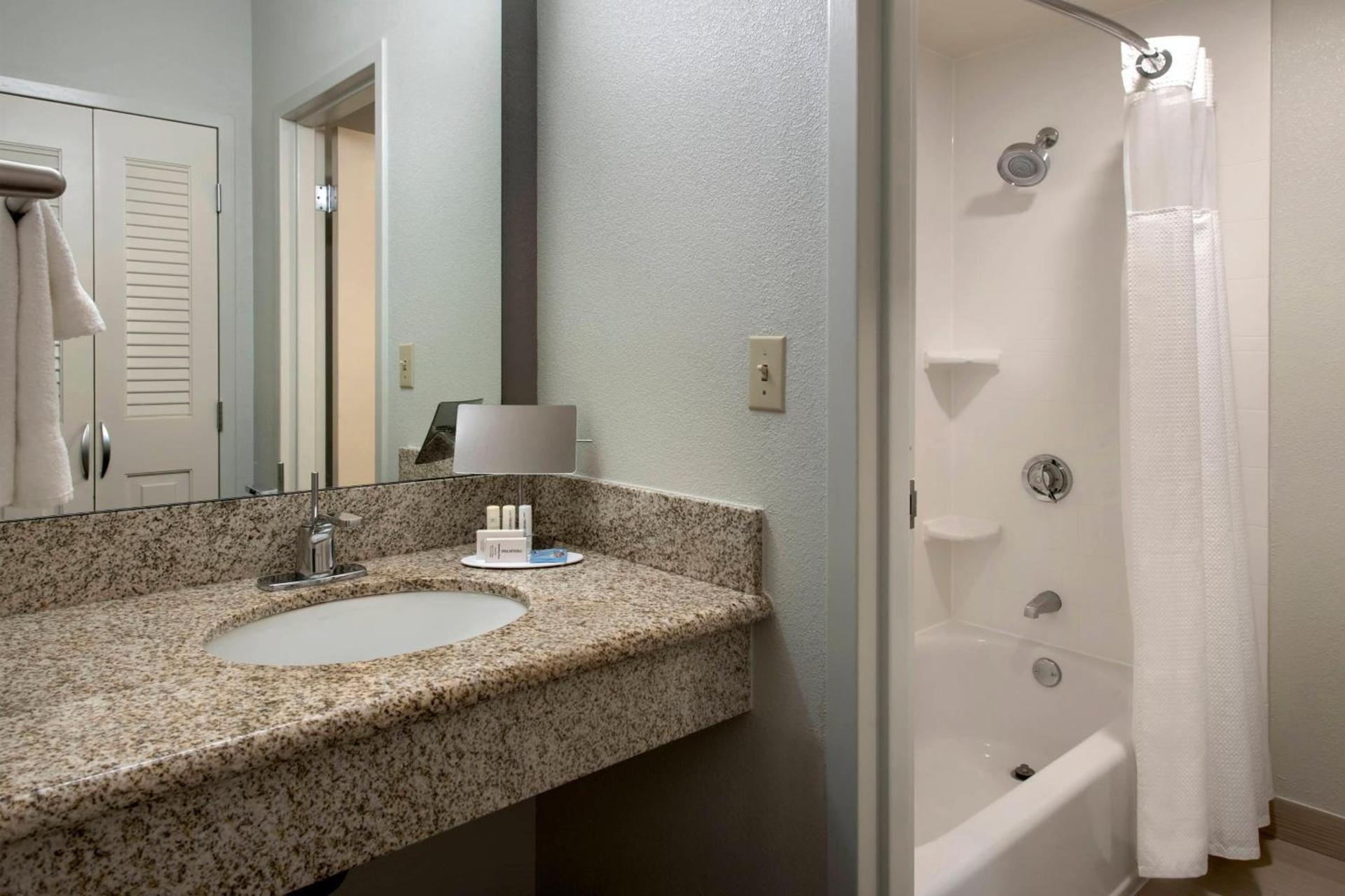 Courtyard by Marriott Boston Norwood/Canton photo 5