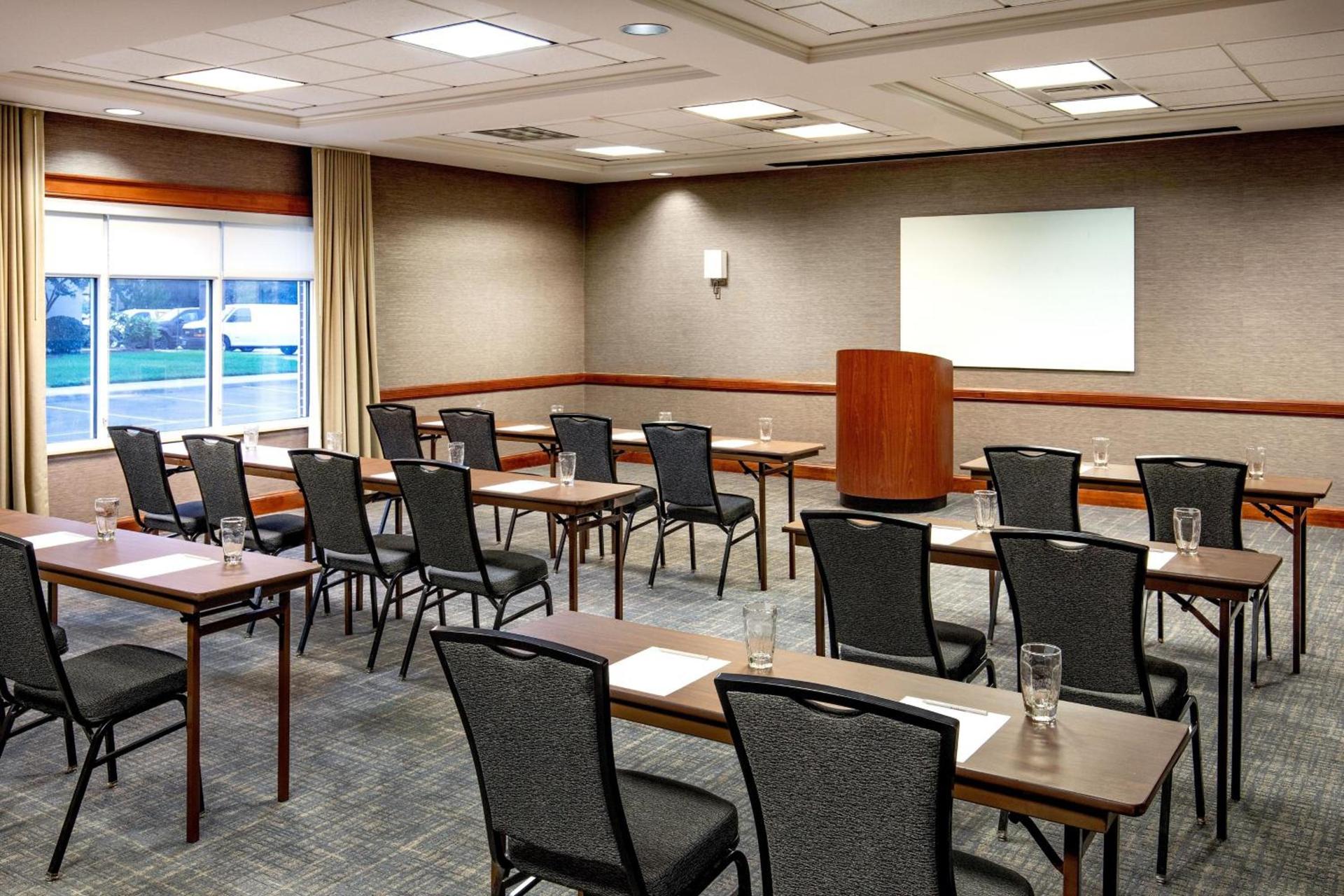 Residence Inn by Marriott Chesapeake Greenbrier photo 63