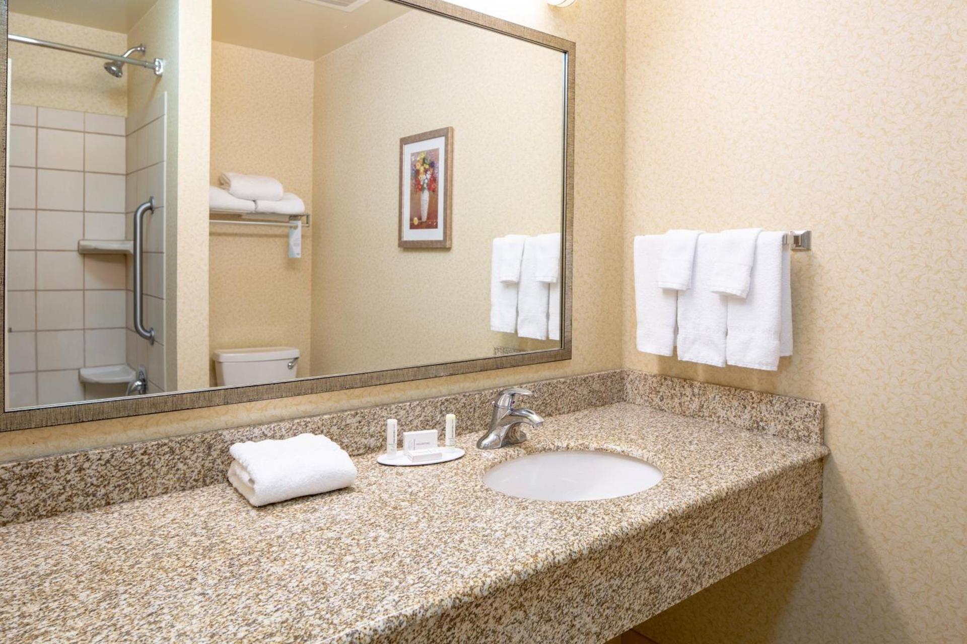 Fairfield Inn and Suites by Marriott South Boston photo 8
