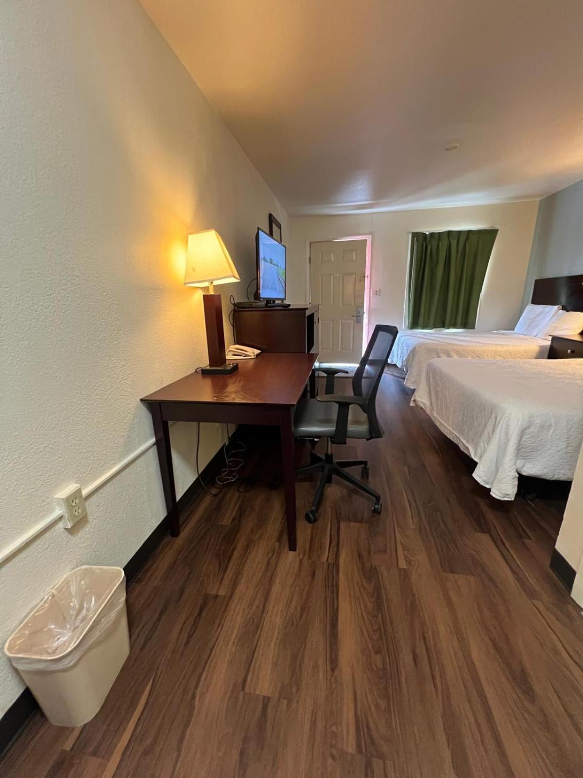 Riverside Motel photo 10